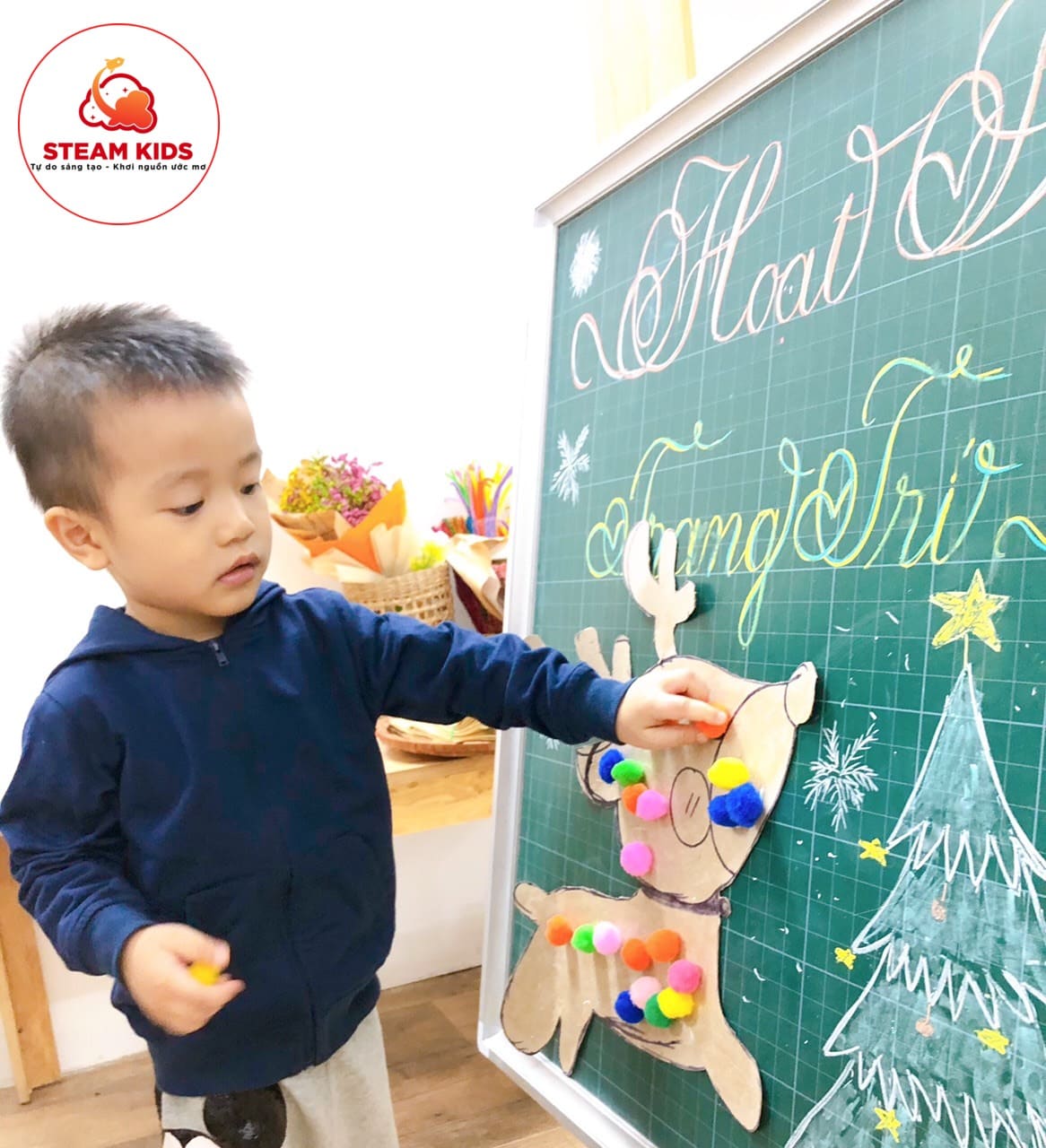Hoạt Động Tạo Hình: Trang Trí Con Tuần Lộc - Trường Mầm Non STEAM KIDS