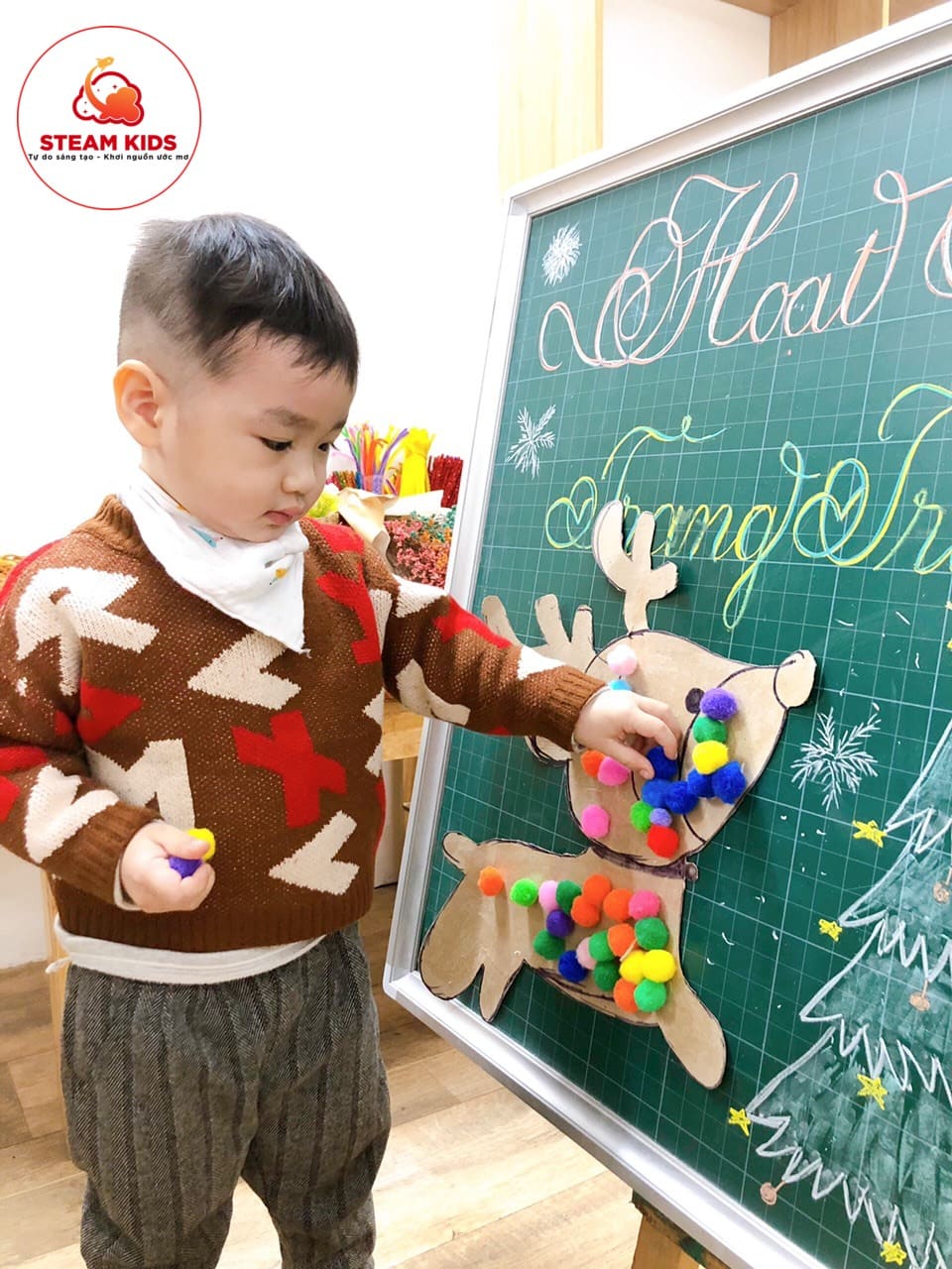 Hoạt Động Tạo Hình: Trang Trí Con Tuần Lộc - Trường Mầm Non STEAM KIDS