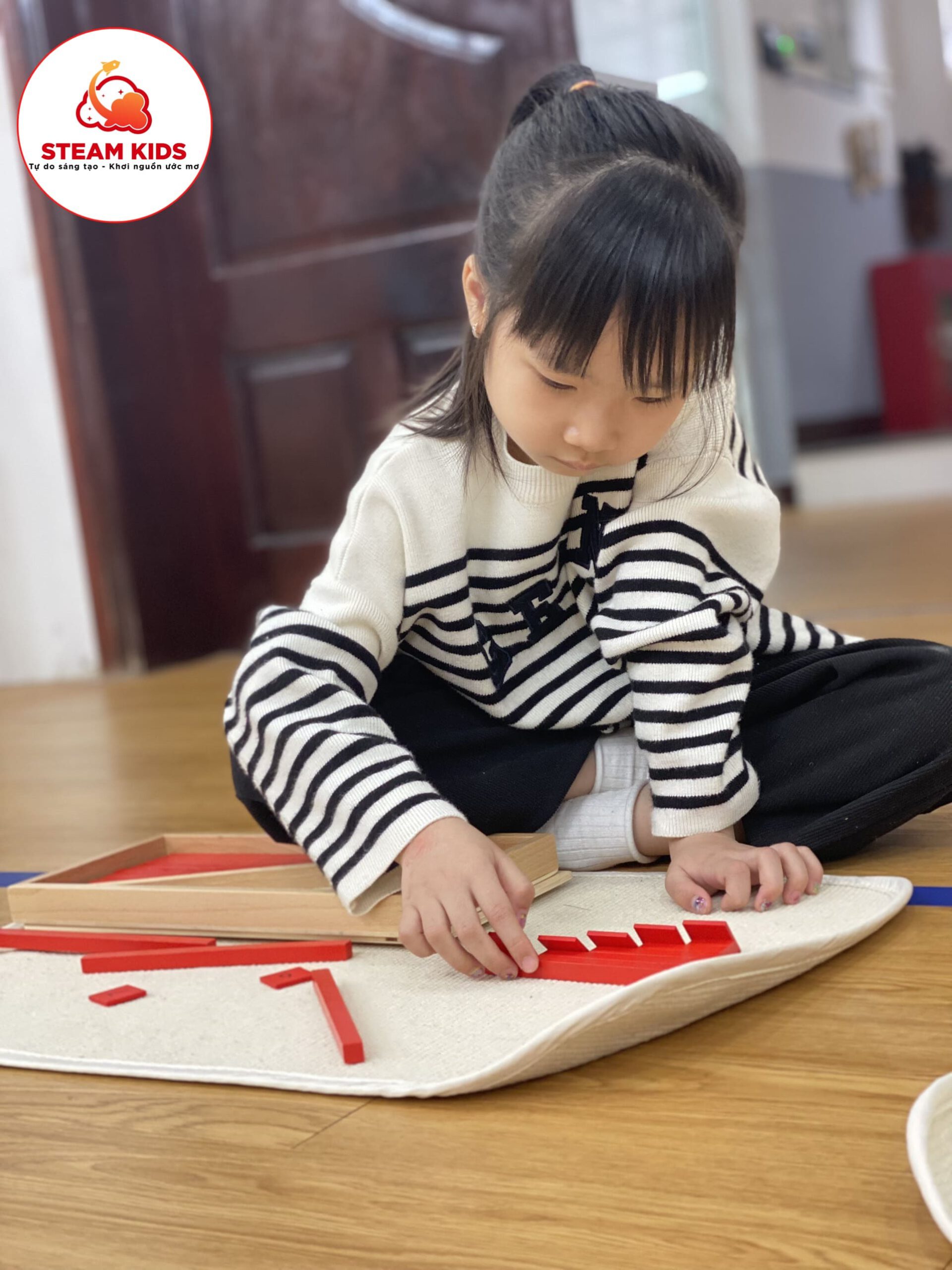 HOẠT ĐỘNG MONTESSORI  HOẠT ĐỘNG MONTESSORI  - Trường Mầm Non STEAM KIDS