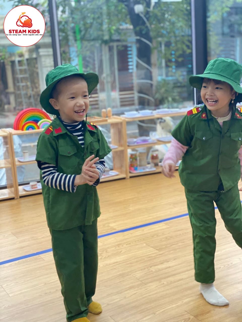Kỹ Năng Sống: Bé Làm Chú Bộ Đội - Trường Mầm Non STEAM KIDS