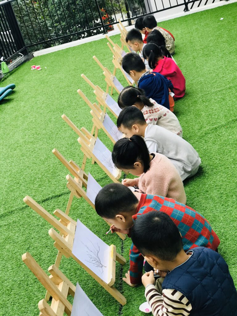 BÀN TAY BÉ TẠO NÊN MÙA XUÂN - Trường Mầm Non STEAM KIDS