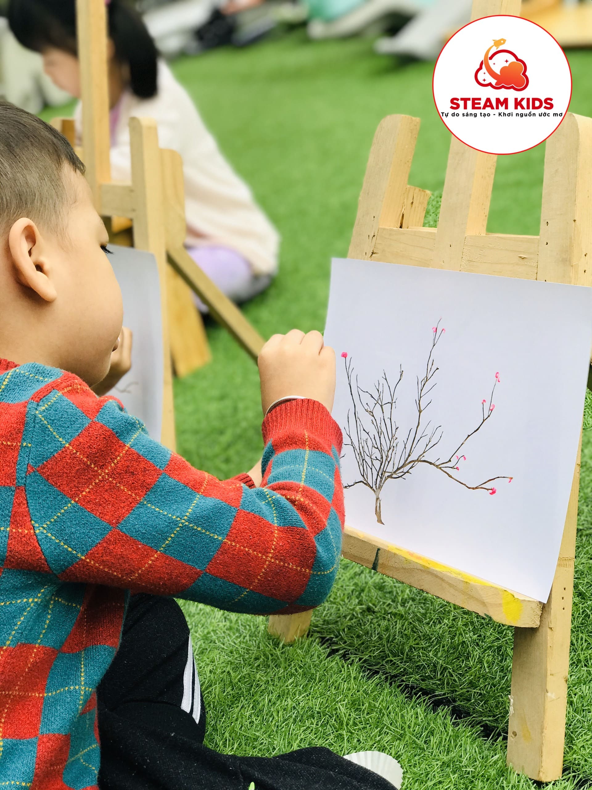 BÀN TAY BÉ TẠO NÊN MÙA XUÂN - Trường Mầm Non STEAM KIDS