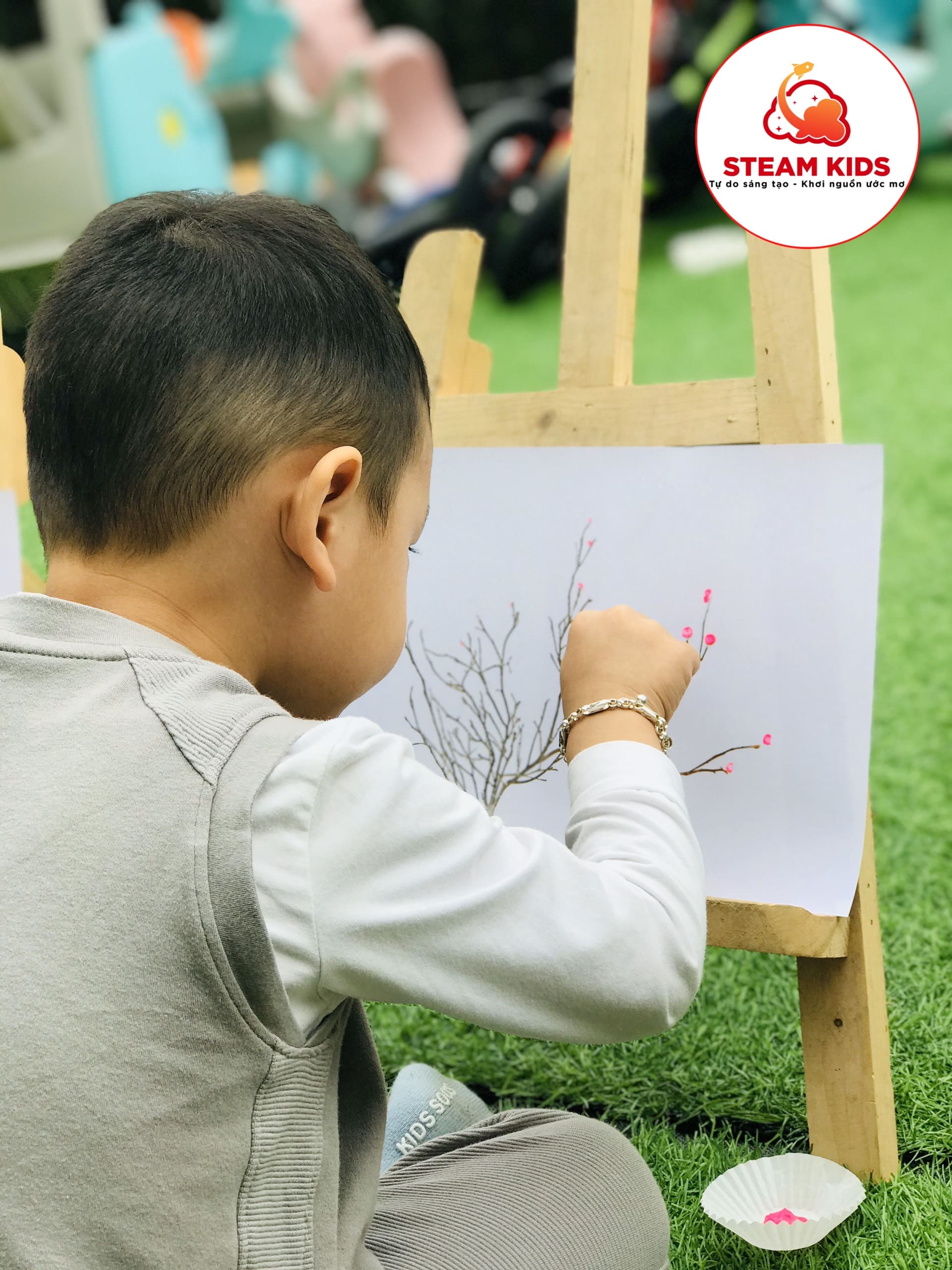 BÀN TAY BÉ TẠO NÊN MÙA XUÂN - Trường Mầm Non STEAM KIDS