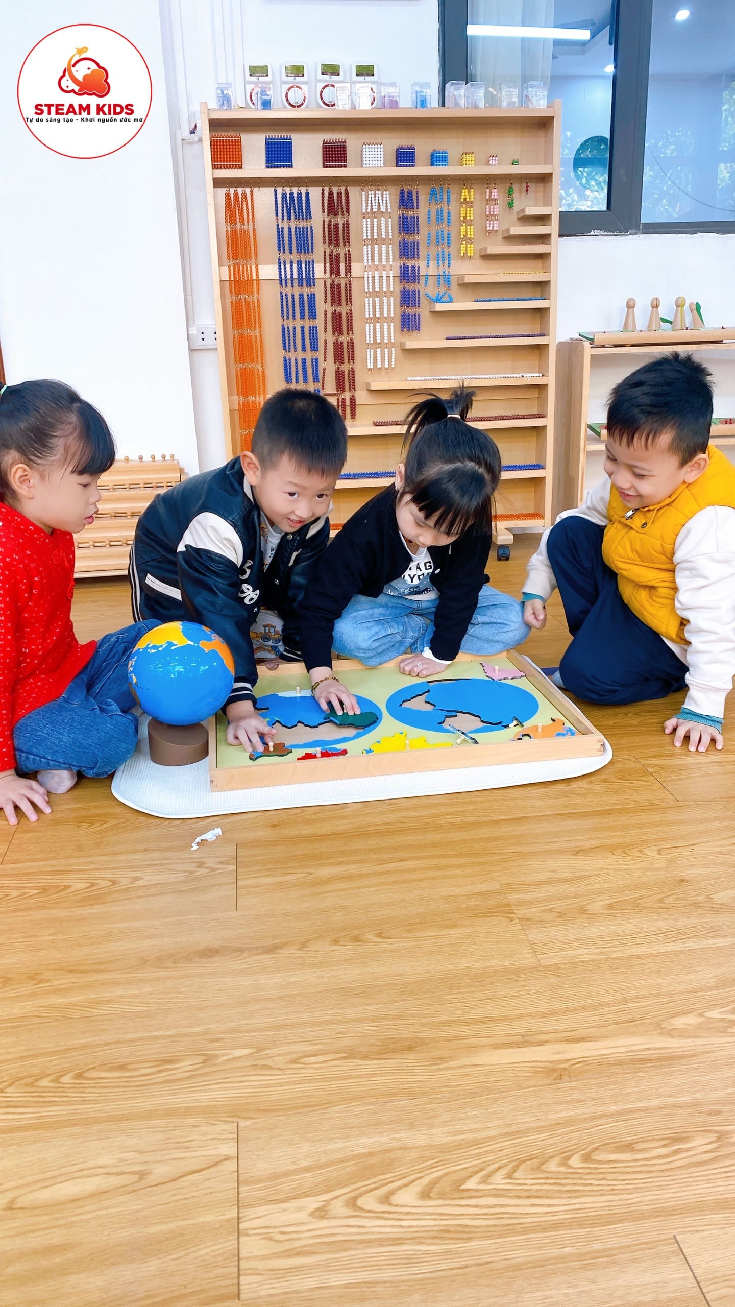 THẾ GIỚI RỘNG LỚN VÀ ĐẦY ẮP TRẢI NGHIỆM TRONG GIỜ HỌC ĐỊA LÝ THẾ GIỚI RỘNG LỚN VÀ ĐẦY ẮP TRẢI NGHIỆM TRONG GIỜ HỌC ĐỊA LÝ - Trường Mầm Non STEAM KIDS