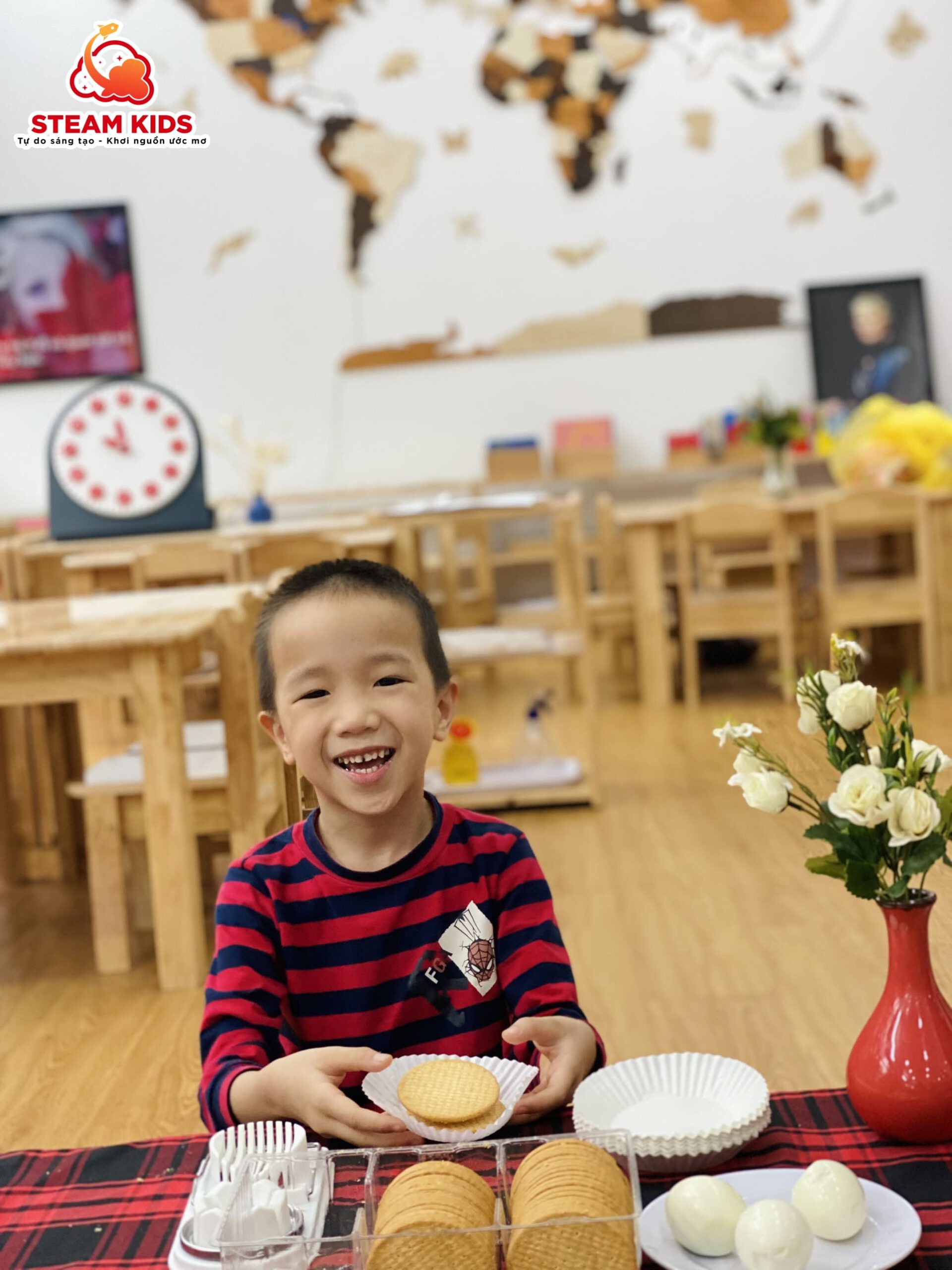 Thực Hành Cuộc Sống: Cắt Trứng Kẹp Bánh Quy Lớp Steam16 - Trường Mầm Non STEAM KIDS