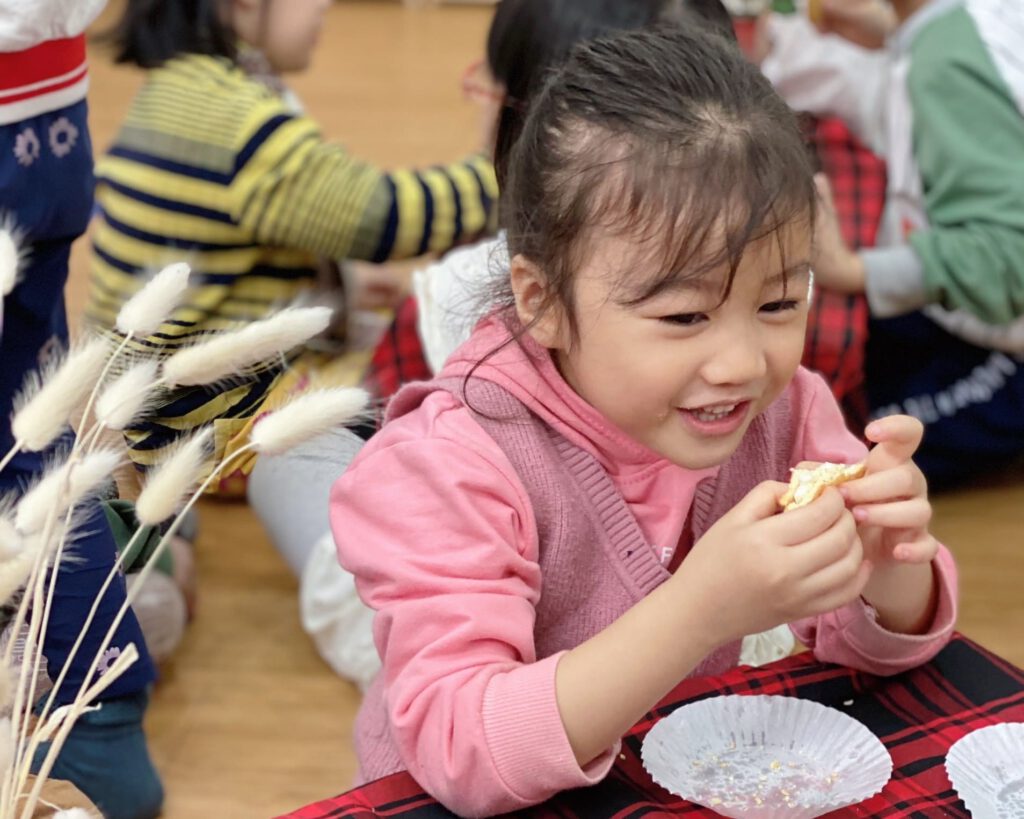 Thực Hành Cuộc Sống: Cắt Trứng Kẹp Bánh Quy Lớp Steam16 - Trường Mầm Non STEAM KIDS