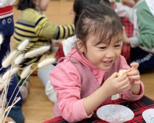 Thực Hành Cuộc Sống: Cắt Trứng Kẹp Bánh Quy Lớp Steam16 - Trường Mầm Non STEAM KIDS