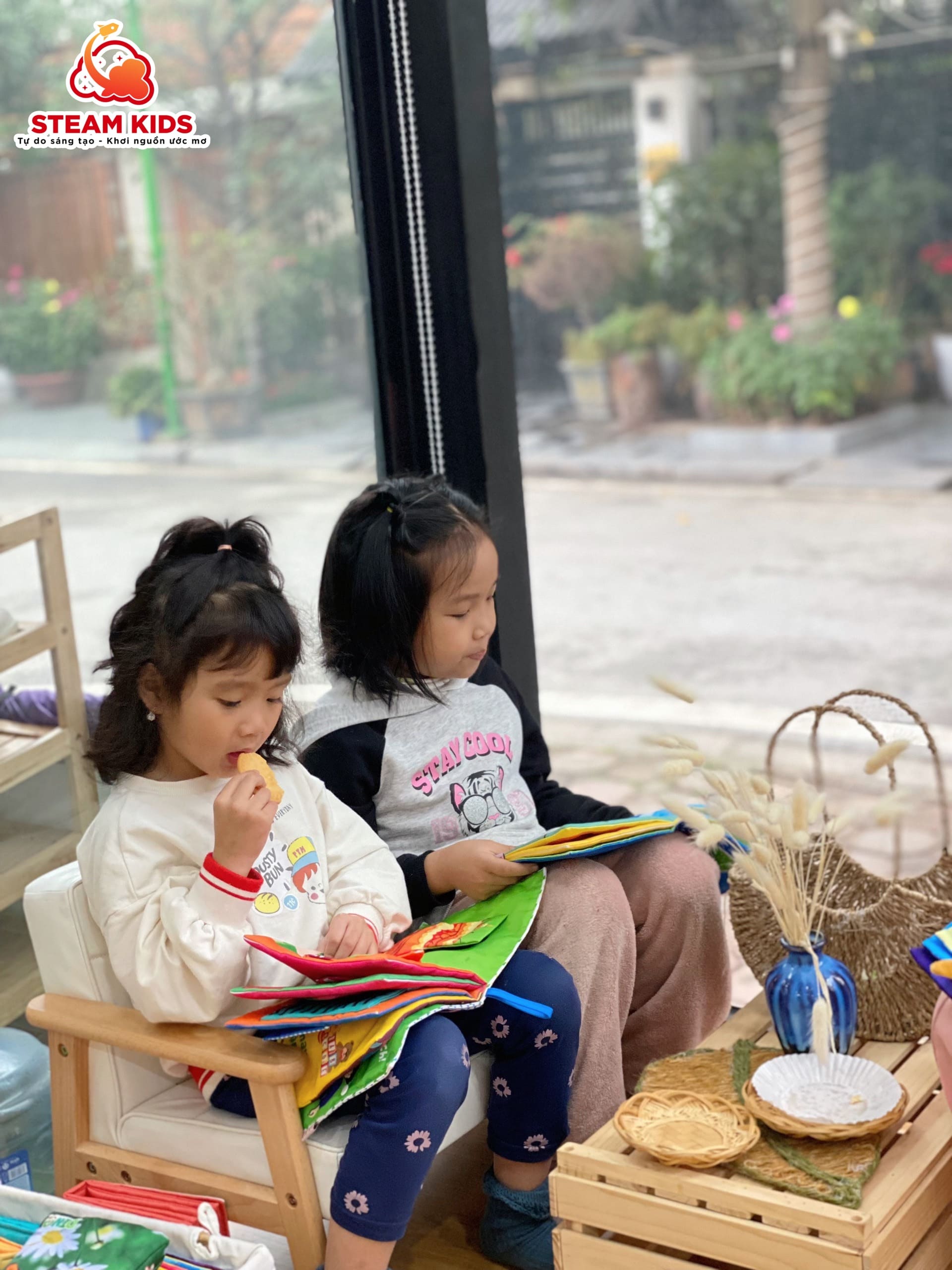 Thực Hành Cuộc Sống: Cắt Trứng Kẹp Bánh Quy Lớp Steam16 - Trường Mầm Non STEAM KIDS