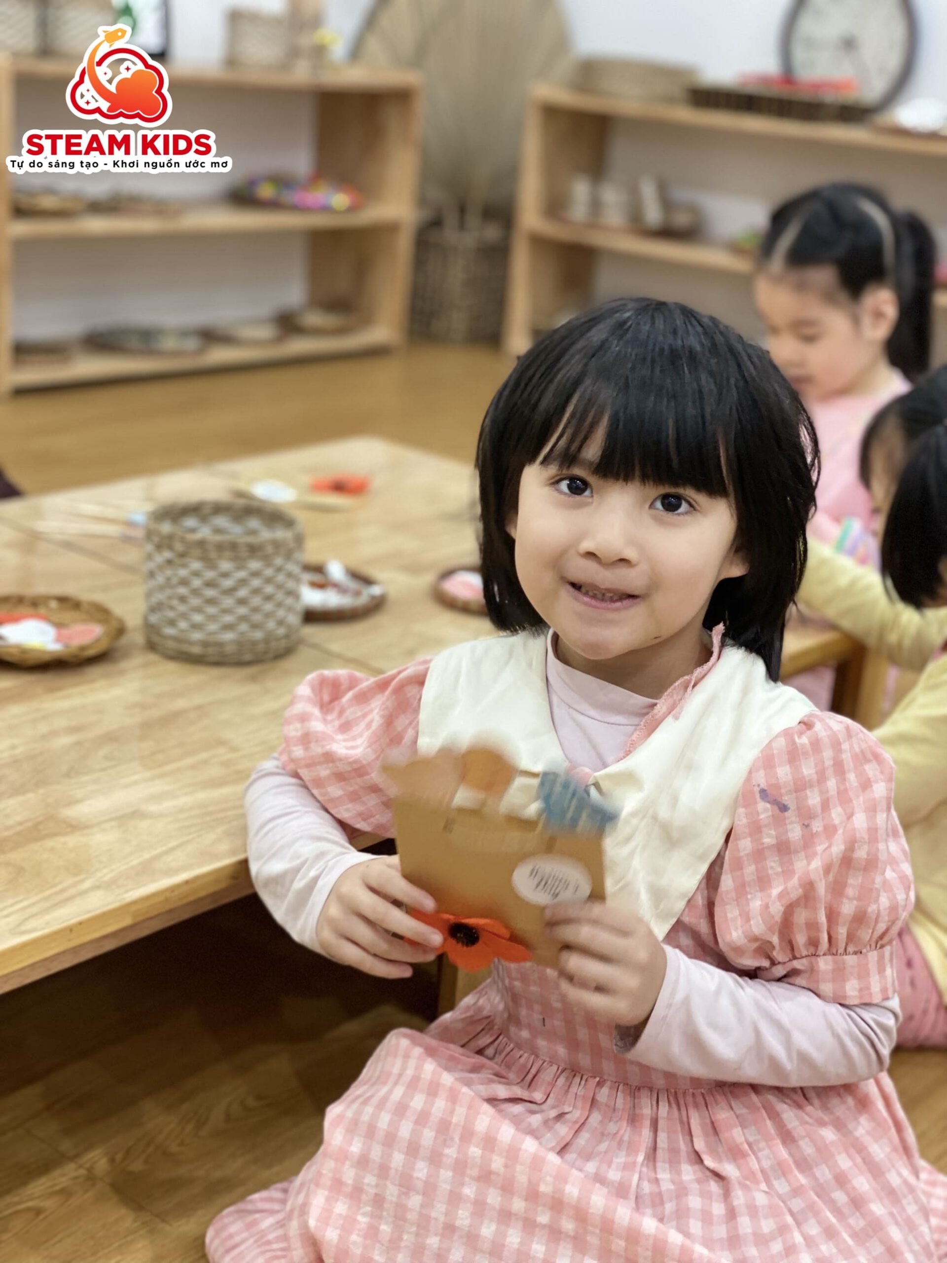 MÓN QUÀ TẶNG MẸ NGÀY 8/3 - Trường Mầm Non STEAM KIDS