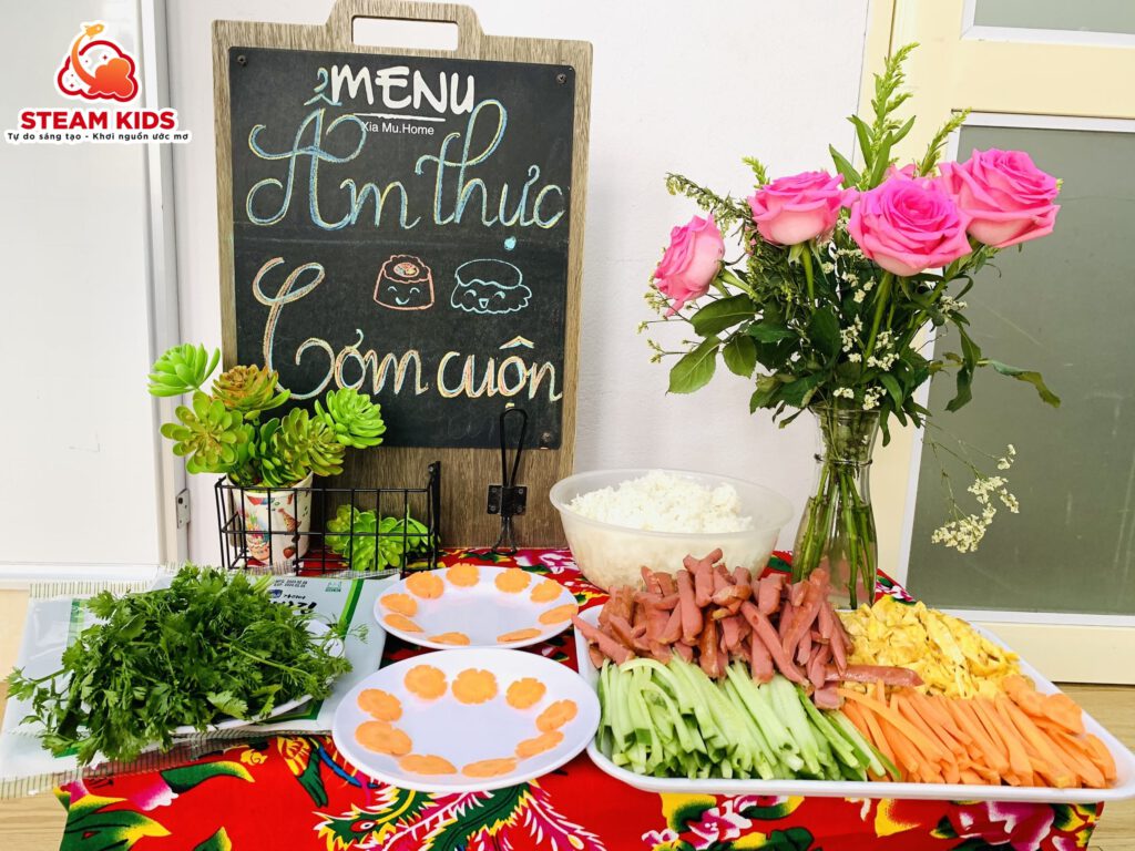 HOẠT ĐỘNG ẨM THỰC: BÉ LÀM CƠM CUỘN RONG BIỂN HOẠT ĐỘNG ẨM THỰC: BÉ LÀM CƠM CUỘN RONG BIỂN - Trường Mầm Non STEAM KIDS