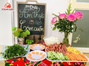 HOẠT ĐỘNG ẨM THỰC: BÉ LÀM CƠM CUỘN RONG BIỂN - Trường Mầm Non STEAM KIDS