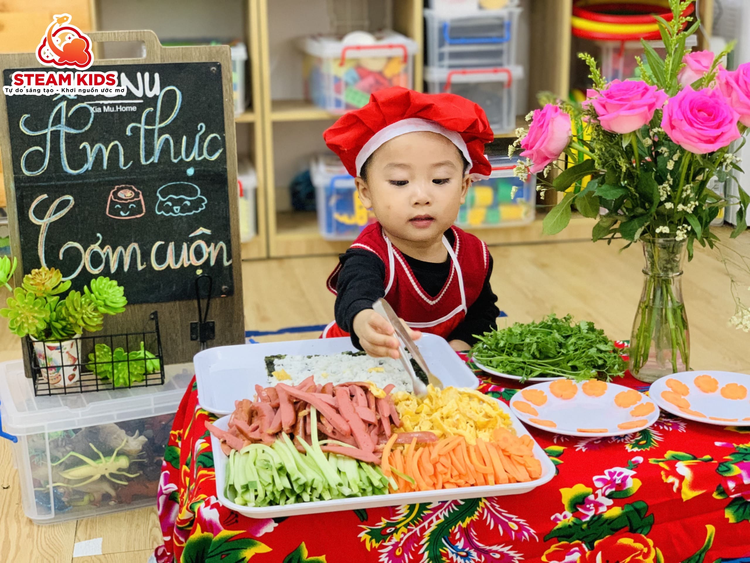 HOẠT ĐỘNG ẨM THỰC: BÉ LÀM CƠM CUỘN RONG BIỂN HOẠT ĐỘNG ẨM THỰC: BÉ LÀM CƠM CUỘN RONG BIỂN - Trường Mầm Non STEAM KIDS