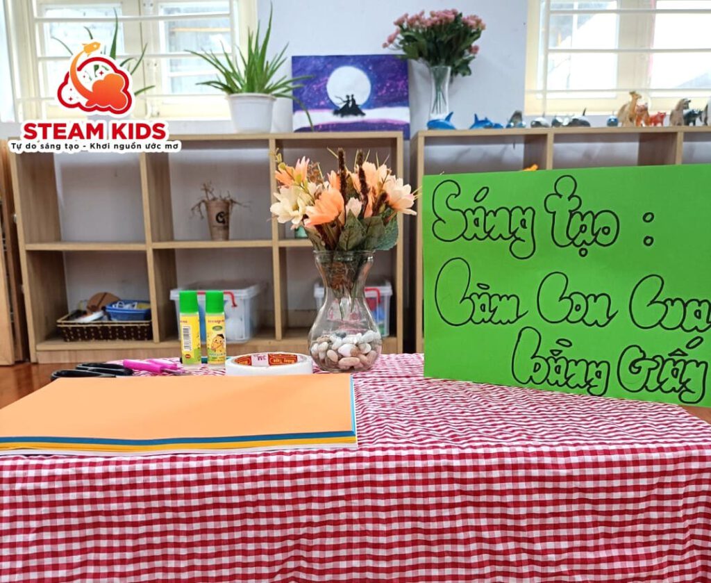 SÁNG TẠO CON CUA BẰNG GIẤY MÀU LỚP STEAM 3 - Trường Mầm Non STEAM KIDS