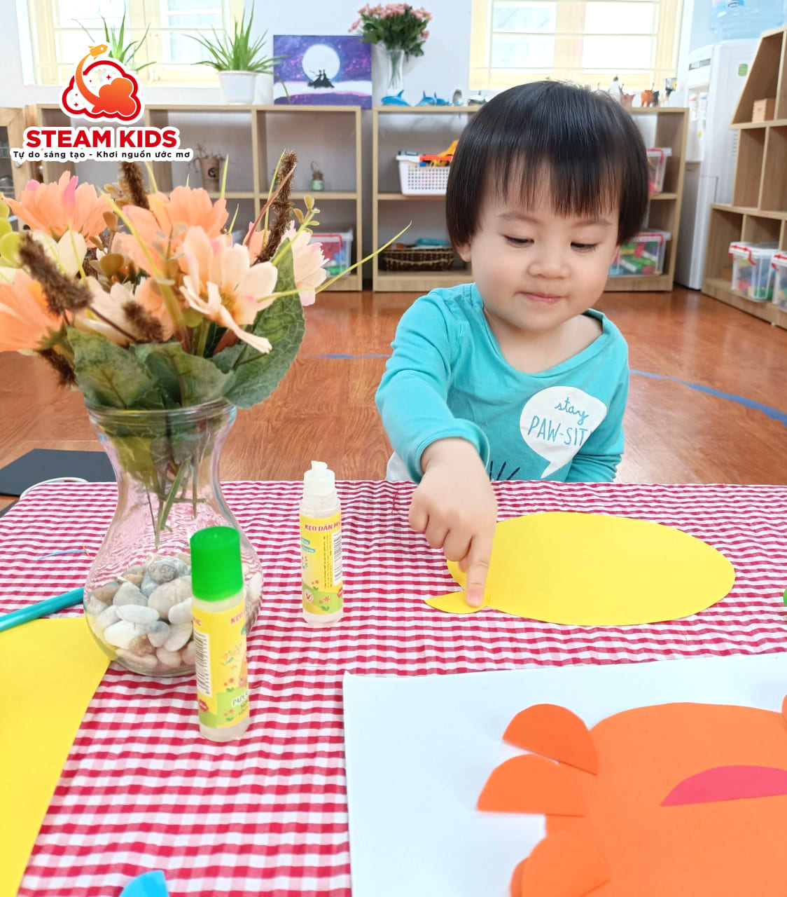 SÁNG TẠO CON CUA BẰNG GIẤY MÀU LỚP STEAM 3 - Trường Mầm Non STEAM KIDS