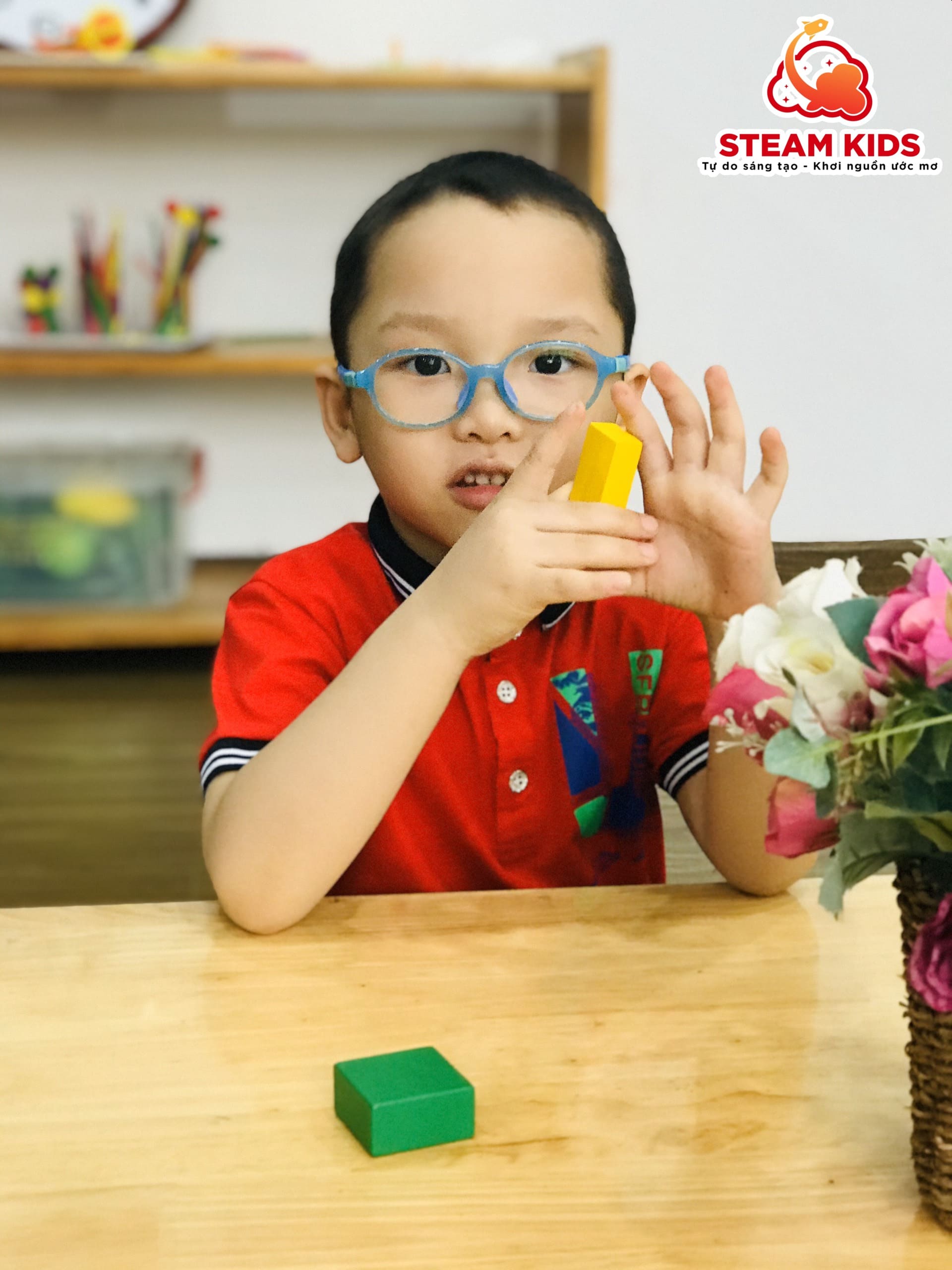 LÀM QUEN VỚI TOÁN: NHẬN BIẾT, GỌI TÊN KHỐI VUÔNG, KHỐI CHỮ NHẬT LÀM QUEN VỚI TOÁN: NHẬN BIẾT, GỌI TÊN KHỐI VUÔNG, KHỐI CHỮ NHẬT - Trường Mầm Non STEAM KIDS