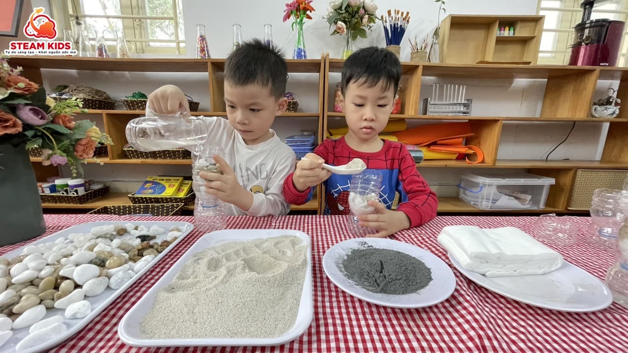 Hoạt Động Steam: Bé Làm Máy Lọc Nước Mini - Trường Mầm Non STEAM KIDS
