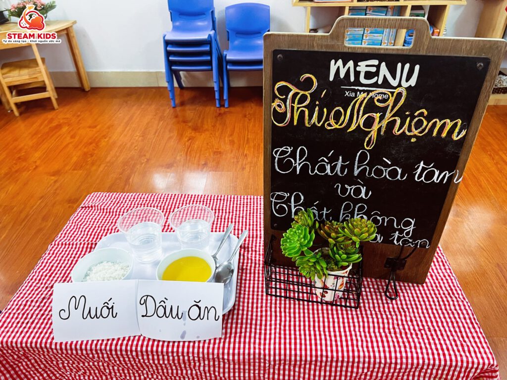 THÍ NGHIỆM CHẤT HÒA TAN VÀ CHẤT KHÔNG HÒA TAN - Trường Mầm Non STEAM KIDS