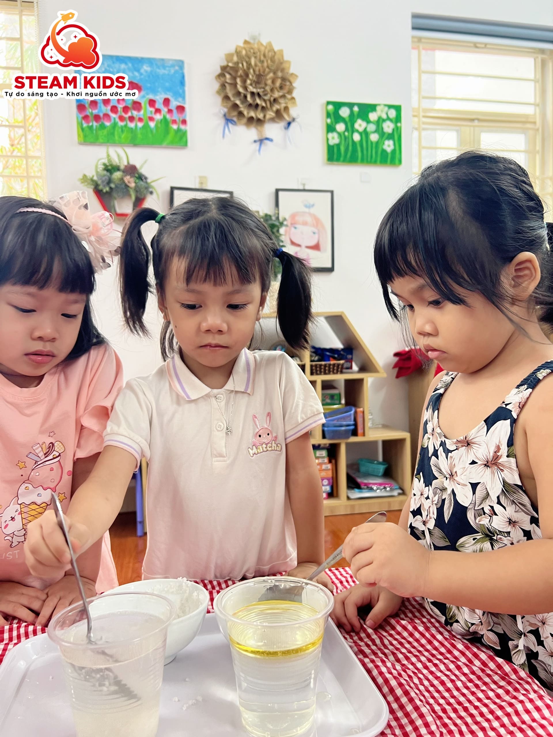 THÍ NGHIỆM CHẤT HÒA TAN VÀ CHẤT KHÔNG HÒA TAN - Trường Mầm Non STEAM KIDS