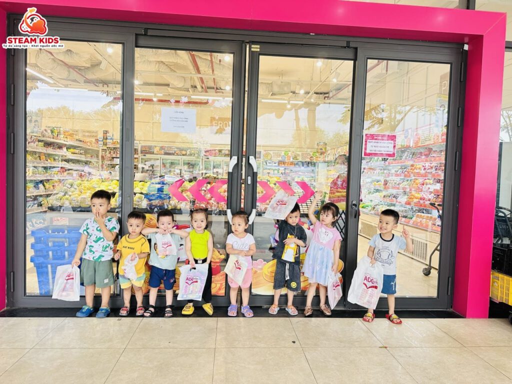 BÉ ĐI THAM QUAN HIỆU SÁCH - Trường Mầm Non STEAM KIDS