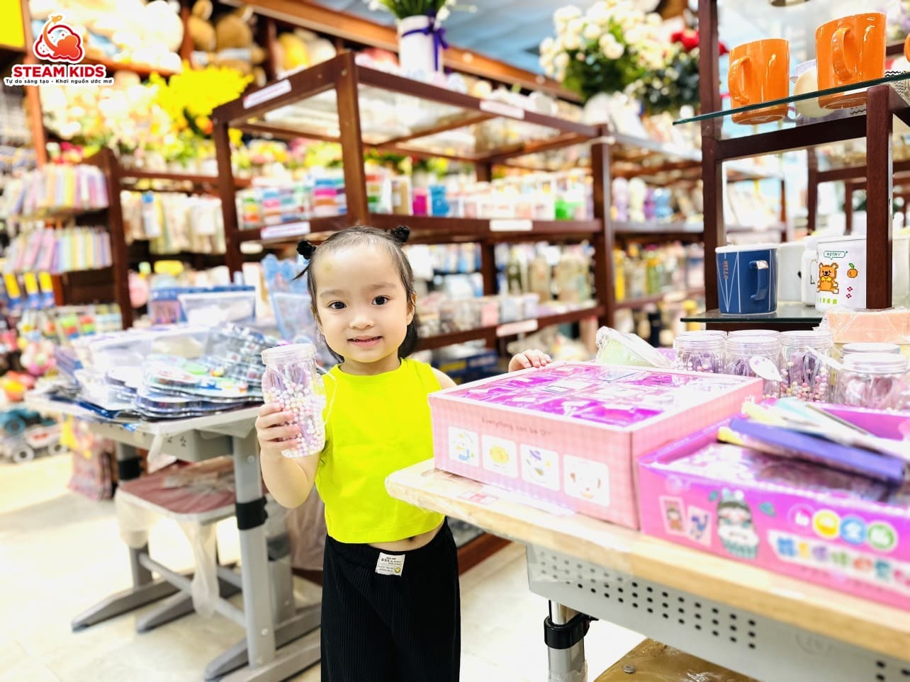 BÉ ĐI THAM QUAN HIỆU SÁCH - Trường Mầm Non STEAM KIDS