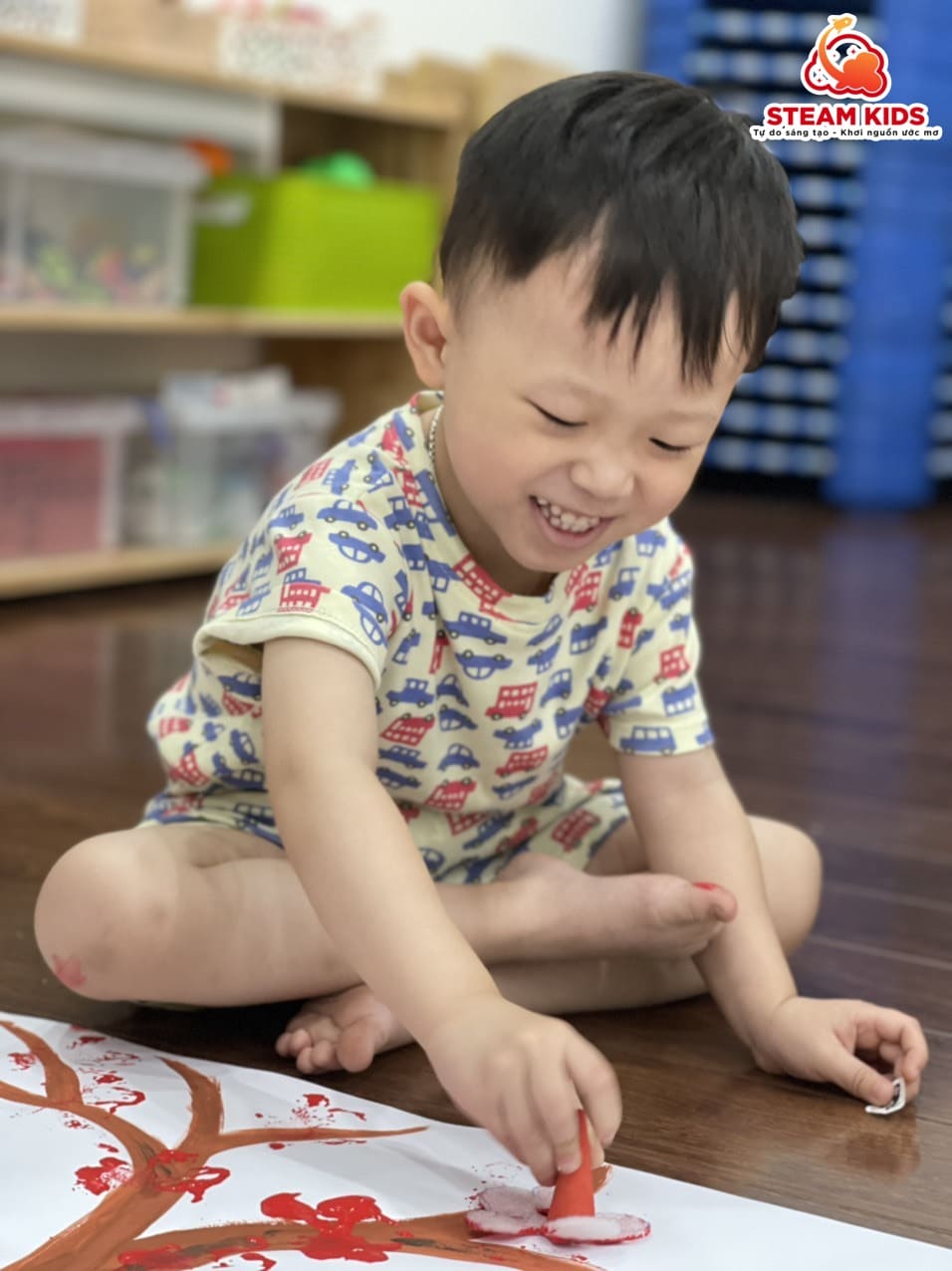 HOẠT ĐỘNG TẠO HÌNH: TRANG TRÍ HOA PHƯỢNG HOẠT ĐỘNG TẠO HÌNH: TRANG TRÍ HOA PHƯỢNG - Trường Mầm Non STEAM KIDS