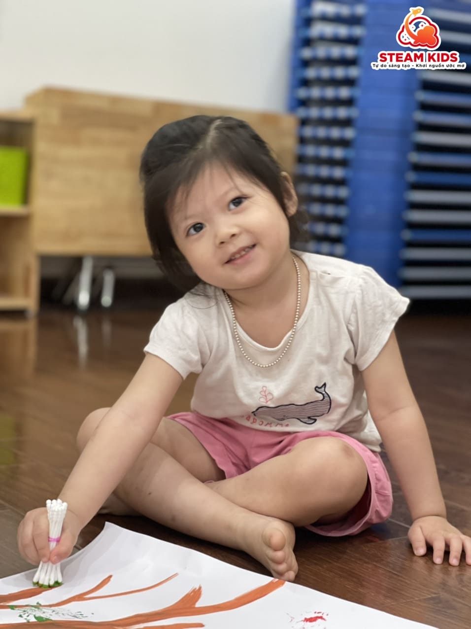 HOẠT ĐỘNG TẠO HÌNH: TRANG TRÍ HOA PHƯỢNG HOẠT ĐỘNG TẠO HÌNH: TRANG TRÍ HOA PHƯỢNG - Trường Mầm Non STEAM KIDS