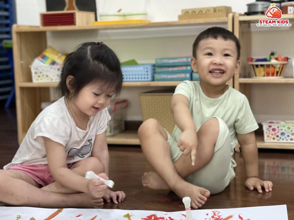 HOẠT ĐỘNG TẠO HÌNH: TRANG TRÍ HOA PHƯỢNG HOẠT ĐỘNG TẠO HÌNH: TRANG TRÍ HOA PHƯỢNG - Trường Mầm Non STEAM KIDS