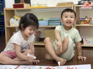 HOẠT ĐỘNG TẠO HÌNH: TRANG TRÍ HOA PHƯỢNG - Trường Mầm Non STEAM KIDS