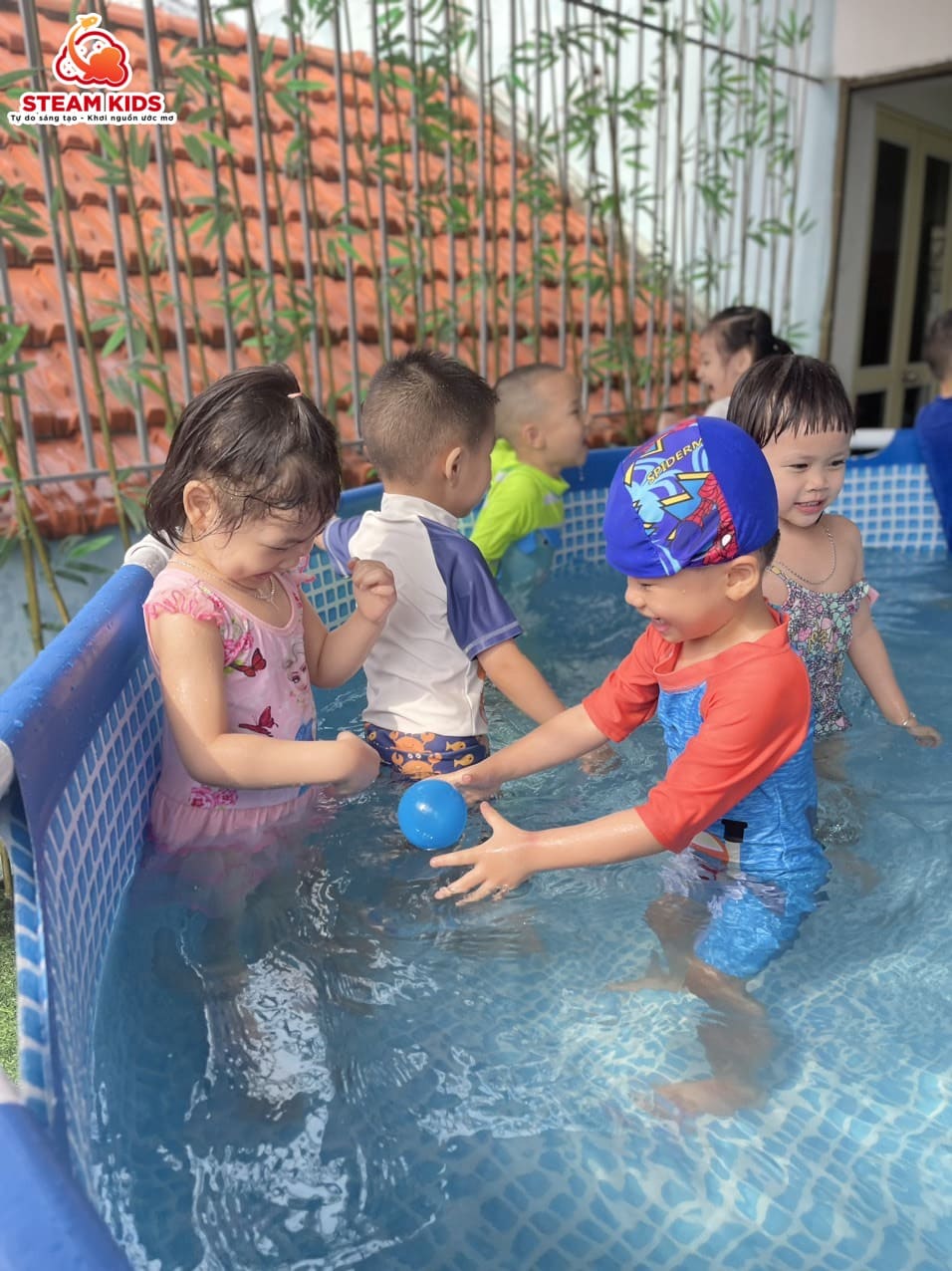 HOẠT ĐỘNG BƠI ĐẦY VUI NHỘN CỦA CÁC BẠN NHỎ LỚP STEAM1 HOẠT ĐỘNG BƠI ĐẦY VUI NHỘN CỦA CÁC BẠN NHỎ LỚP STEAM1 - Trường Mầm Non STEAM KIDS