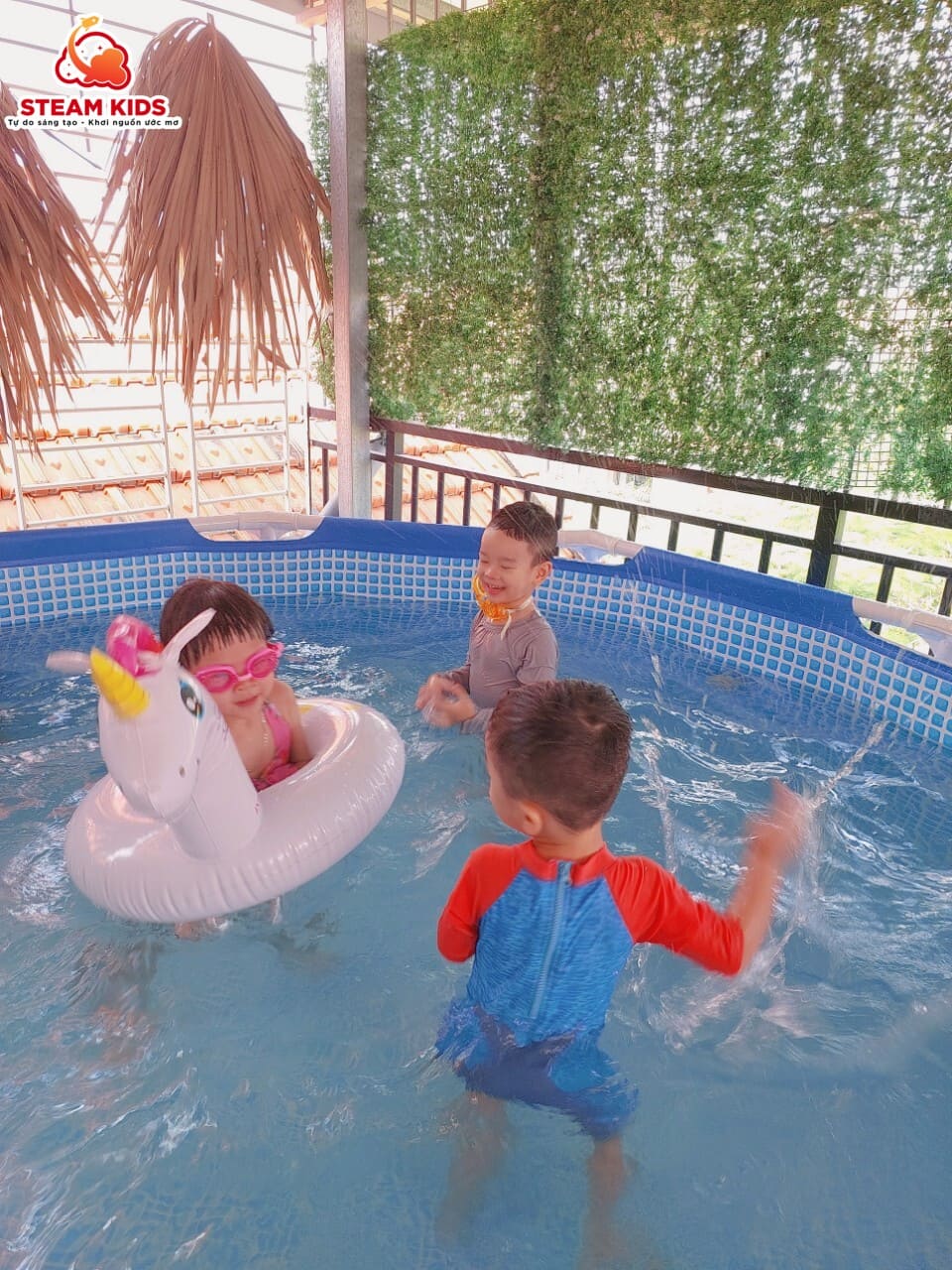 HOẠT ĐỘNG BƠI ĐẦY VUI NHỘN CỦA CÁC BẠN NHỎ LỚP STEAM1 HOẠT ĐỘNG BƠI ĐẦY VUI NHỘN CỦA CÁC BẠN NHỎ LỚP STEAM1 - Trường Mầm Non STEAM KIDS