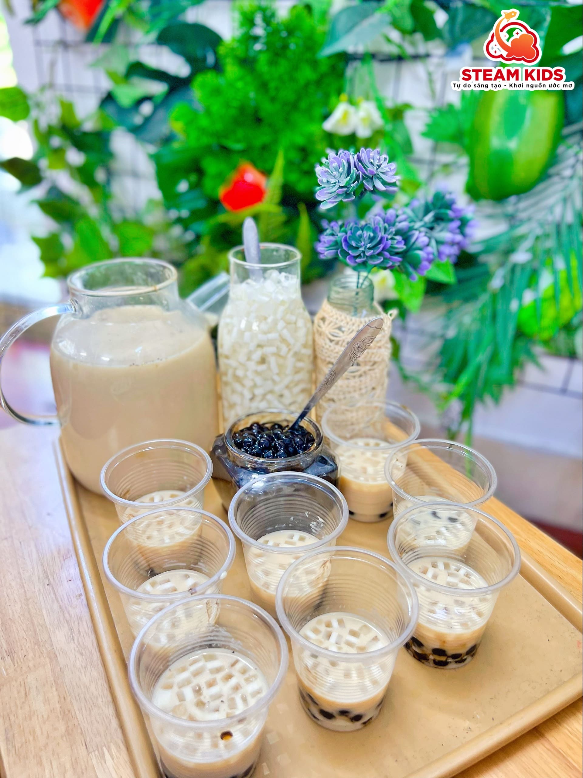 LÀM TRÀ SỮA TRÂN CHÂU - Trường Mầm Non STEAM KIDS