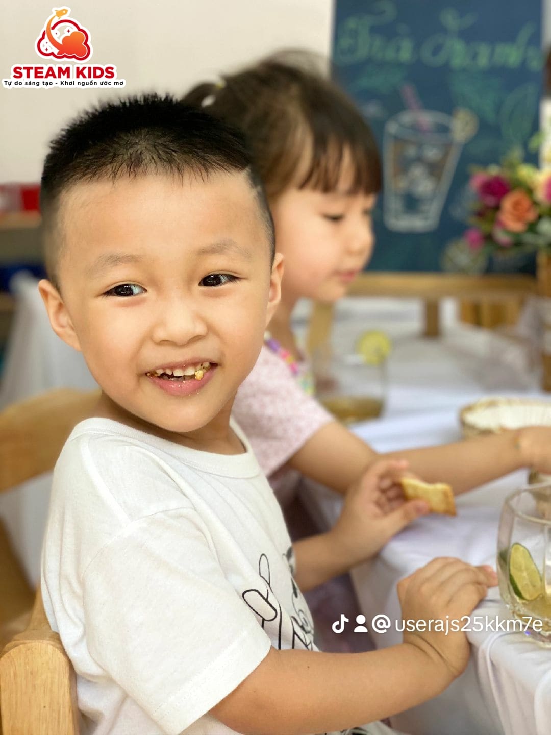 THỨC TRÀ CHANH CÙNG VỚI CHÚNG MÌNH CÁC BẠN NHÉ!! THỨC TRÀ CHANH CÙNG VỚI CHÚNG MÌNH CÁC BẠN NHÉ!! - Trường Mầm Non STEAM KIDS