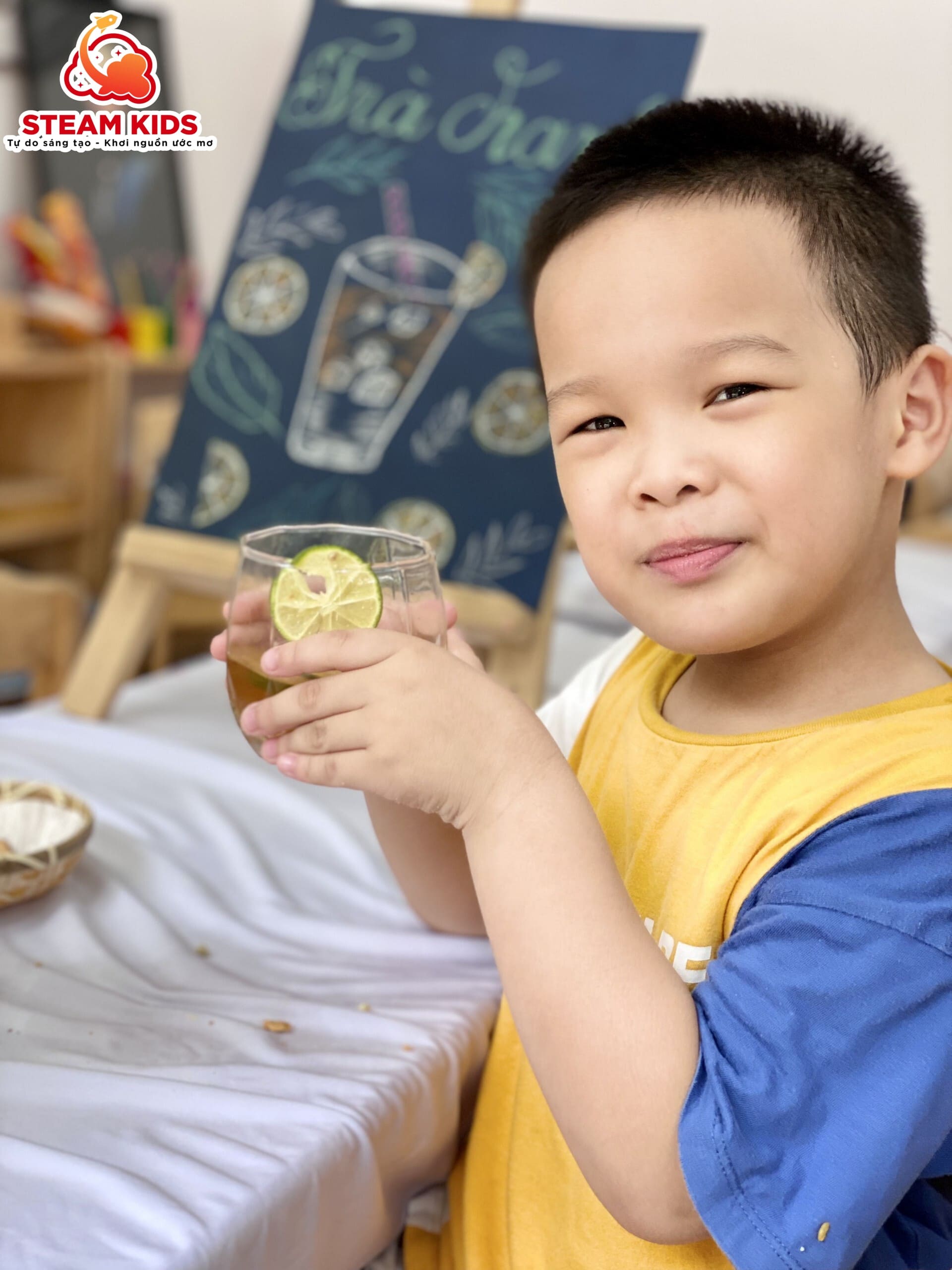 THỨC TRÀ CHANH CÙNG VỚI CHÚNG MÌNH CÁC BẠN NHÉ!! THỨC TRÀ CHANH CÙNG VỚI CHÚNG MÌNH CÁC BẠN NHÉ!! - Trường Mầm Non STEAM KIDS