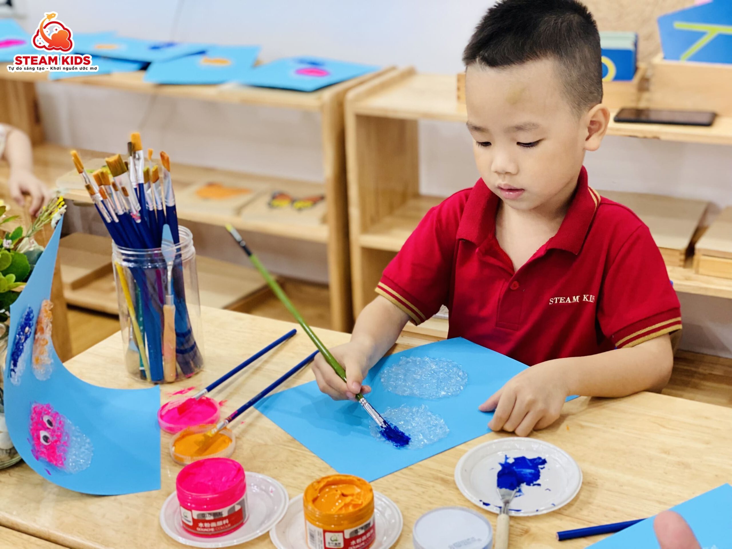 TẠO HÌNH CÁ NÓC BẰNG XỐP BỌT TẠO HÌNH CÁ NÓC BẰNG XỐP BỌT - Trường Mầm Non STEAM KIDS
