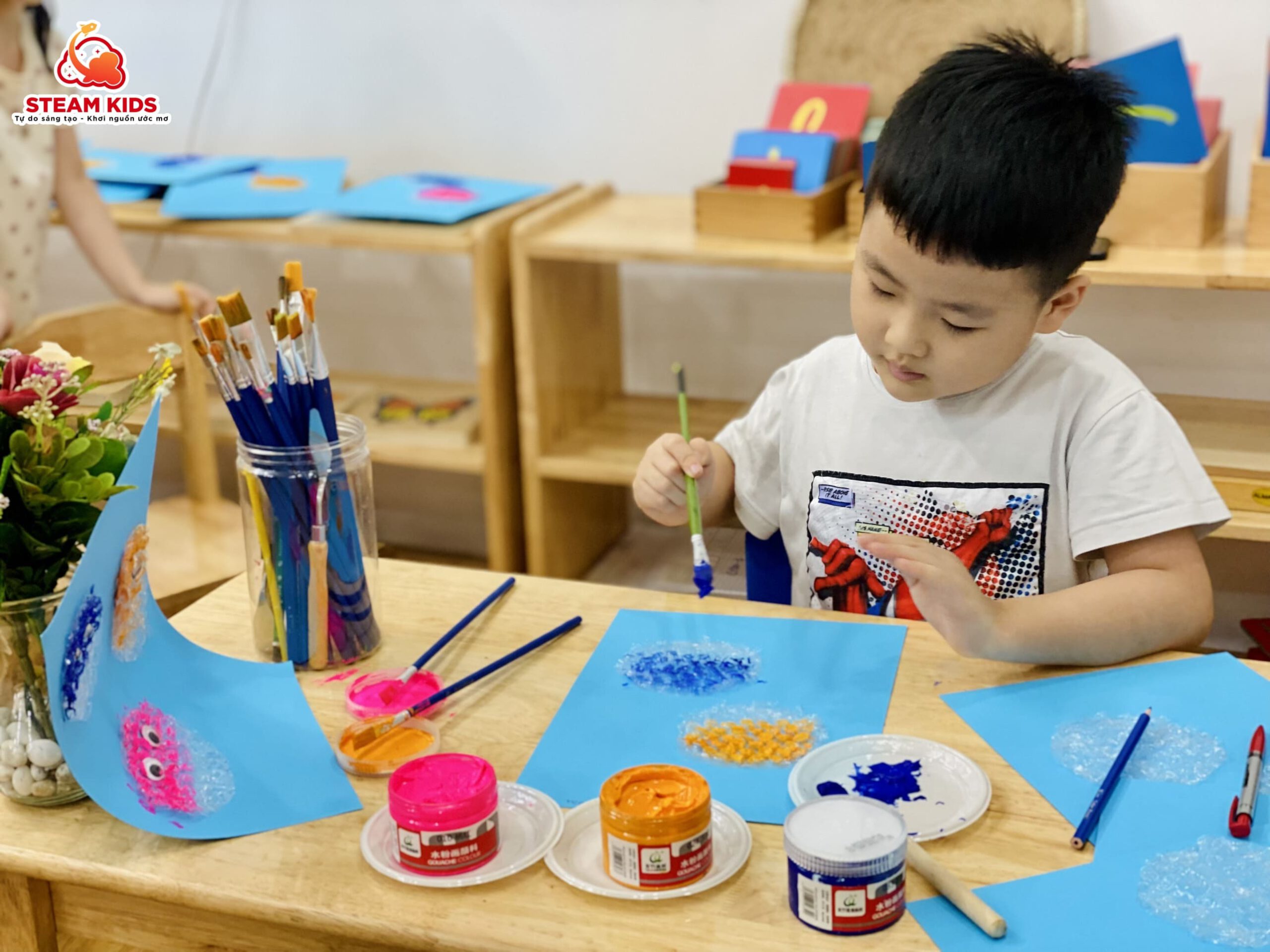 TẠO HÌNH CÁ NÓC BẰNG XỐP BỌT TẠO HÌNH CÁ NÓC BẰNG XỐP BỌT - Trường Mầm Non STEAM KIDS