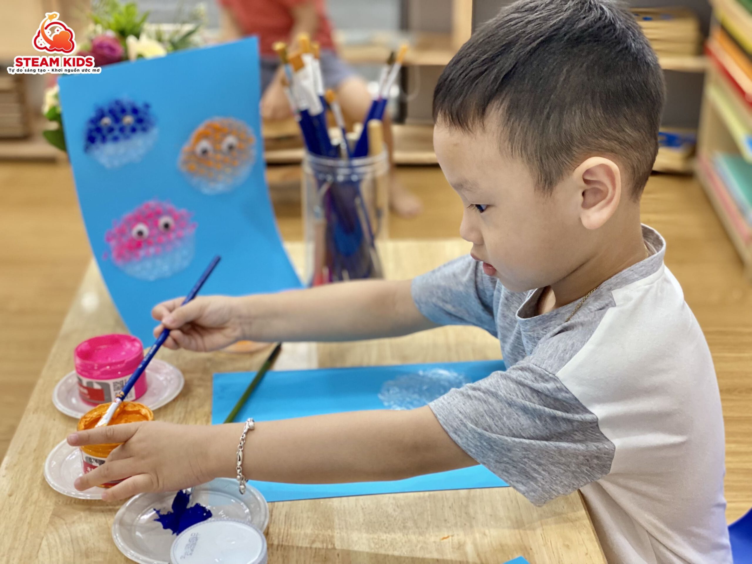 TẠO HÌNH CÁ NÓC BẰNG XỐP BỌT TẠO HÌNH CÁ NÓC BẰNG XỐP BỌT - Trường Mầm Non STEAM KIDS