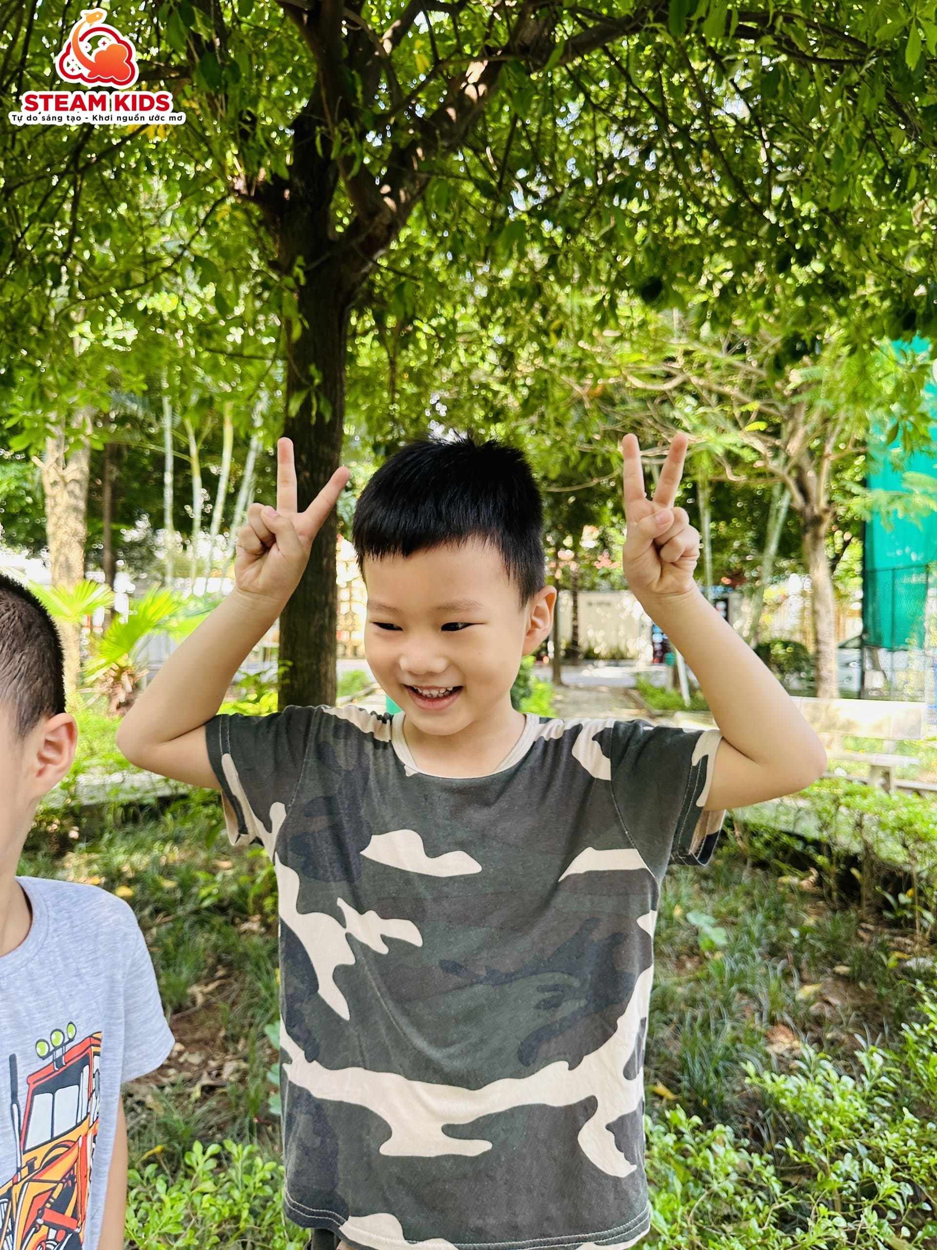 HOẠT ĐỘNG VUI CHƠI NGOÀI TRỜI HOẠT ĐỘNG VUI CHƠI NGOÀI TRỜI - Trường Mầm Non STEAM KIDS
