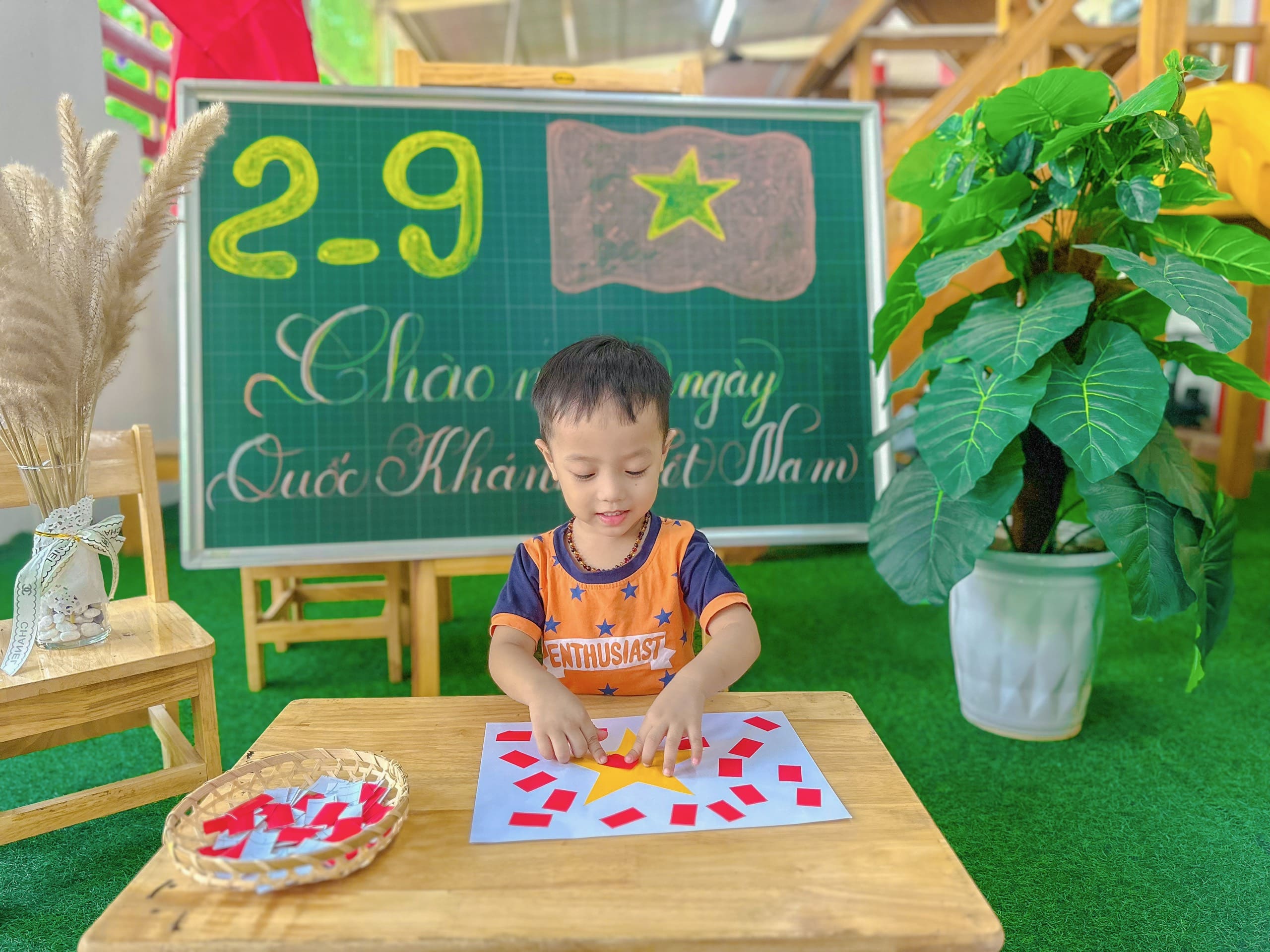 TRANG TRÍ LÁ CỜ TỔ QUỐC - Trường Mầm Non STEAM KIDS