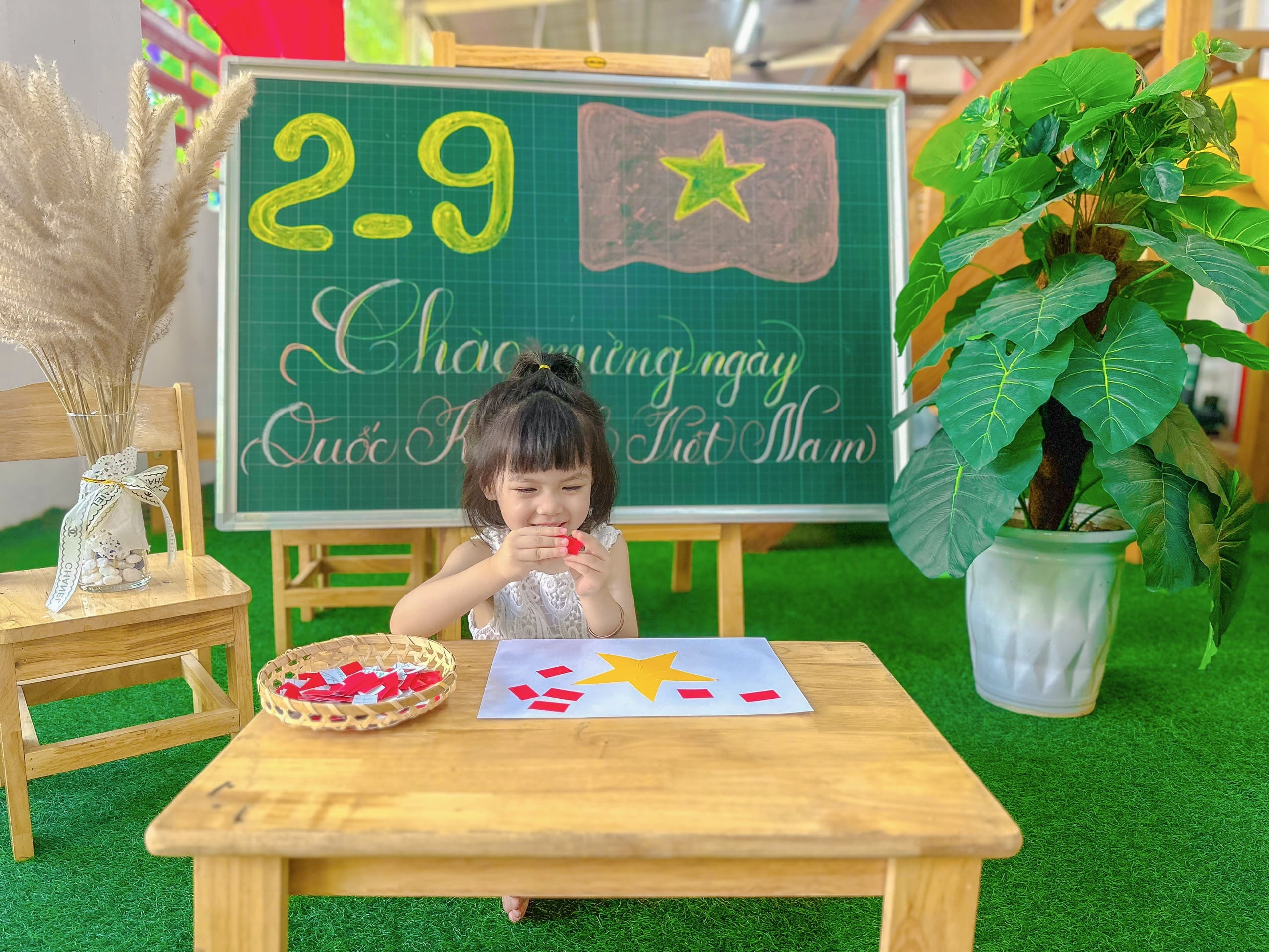 TRANG TRÍ LÁ CỜ TỔ QUỐC - Trường Mầm Non STEAM KIDS