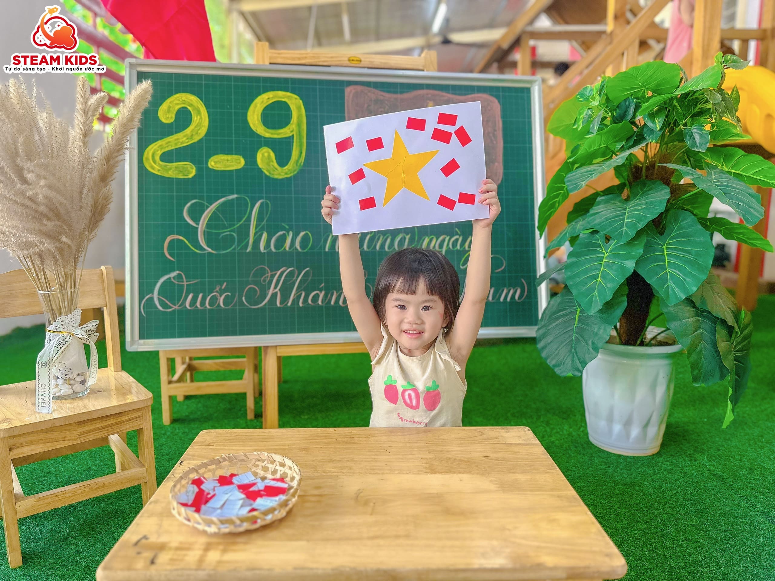 TRANG TRÍ LÁ CỜ TỔ QUỐC - Trường Mầm Non STEAM KIDS