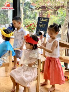 NHÀ TẠO MẪU TÓC TÍ HON - Trường Mầm Non STEAM KIDS