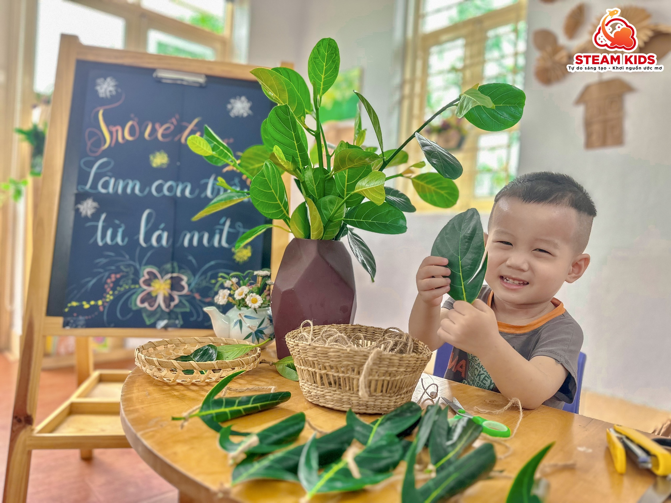 HOẠT ĐỘNG TRẢI NGHIỆM: TRỞ VỀ TUỔI THƠ - LÀM CON TRÂU TỪ LÁ MÍT HOẠT ĐỘNG TRẢI NGHIỆM: TRỞ VỀ TUỔI THƠ - LÀM CON TRÂU TỪ LÁ MÍT - Trường Mầm Non STEAM KIDS