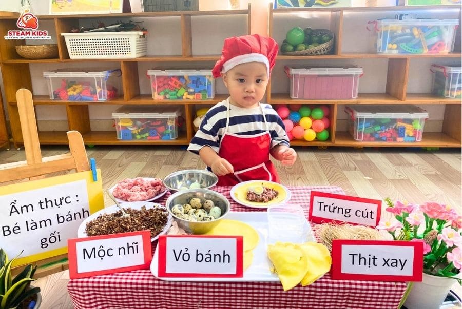 COOKING ẨM THỰC: BÉ LÀM BÁNH GỐI COOKING ẨM THỰC: BÉ LÀM BÁNH GỐI - Trường Mầm Non STEAM KIDS