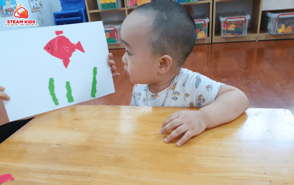 HOẠT ĐỘNG TẠO HÌNH XÉ DÁN CON CÁ HOẠT ĐỘNG TẠO HÌNH XÉ DÁN CON CÁ - Trường Mầm Non STEAM KIDS