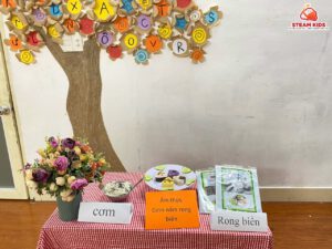 HOẠT ĐỘNG ẨM THỰC: CƠM NẮM CUỘN RONG BIỂN - Trường Mầm Non STEAM KIDS