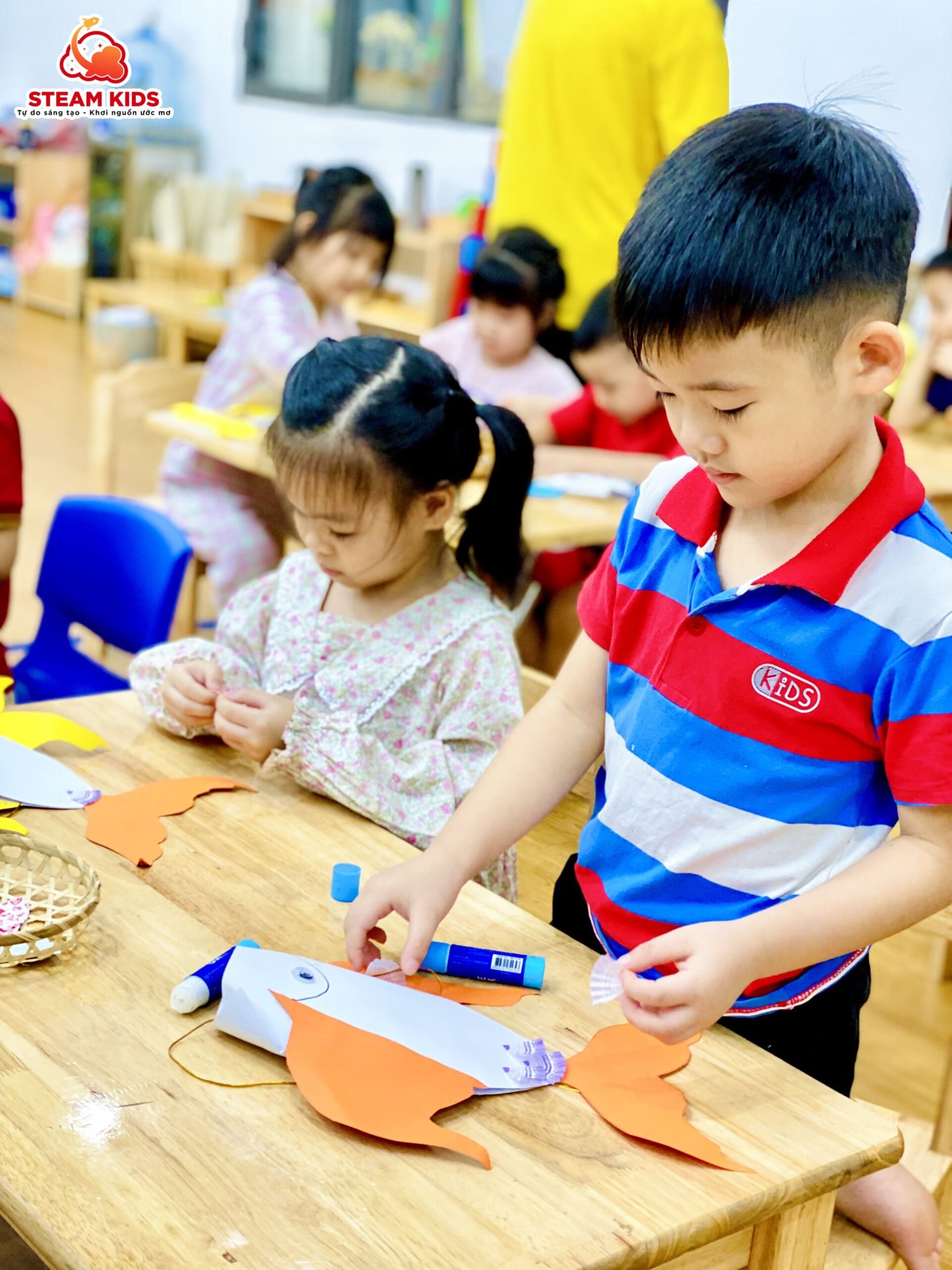 TẠO HÌNH: ĐÈN LỒNG CÁ CHÉP TẠO HÌNH: ĐÈN LỒNG CÁ CHÉP - Trường Mầm Non STEAM KIDS