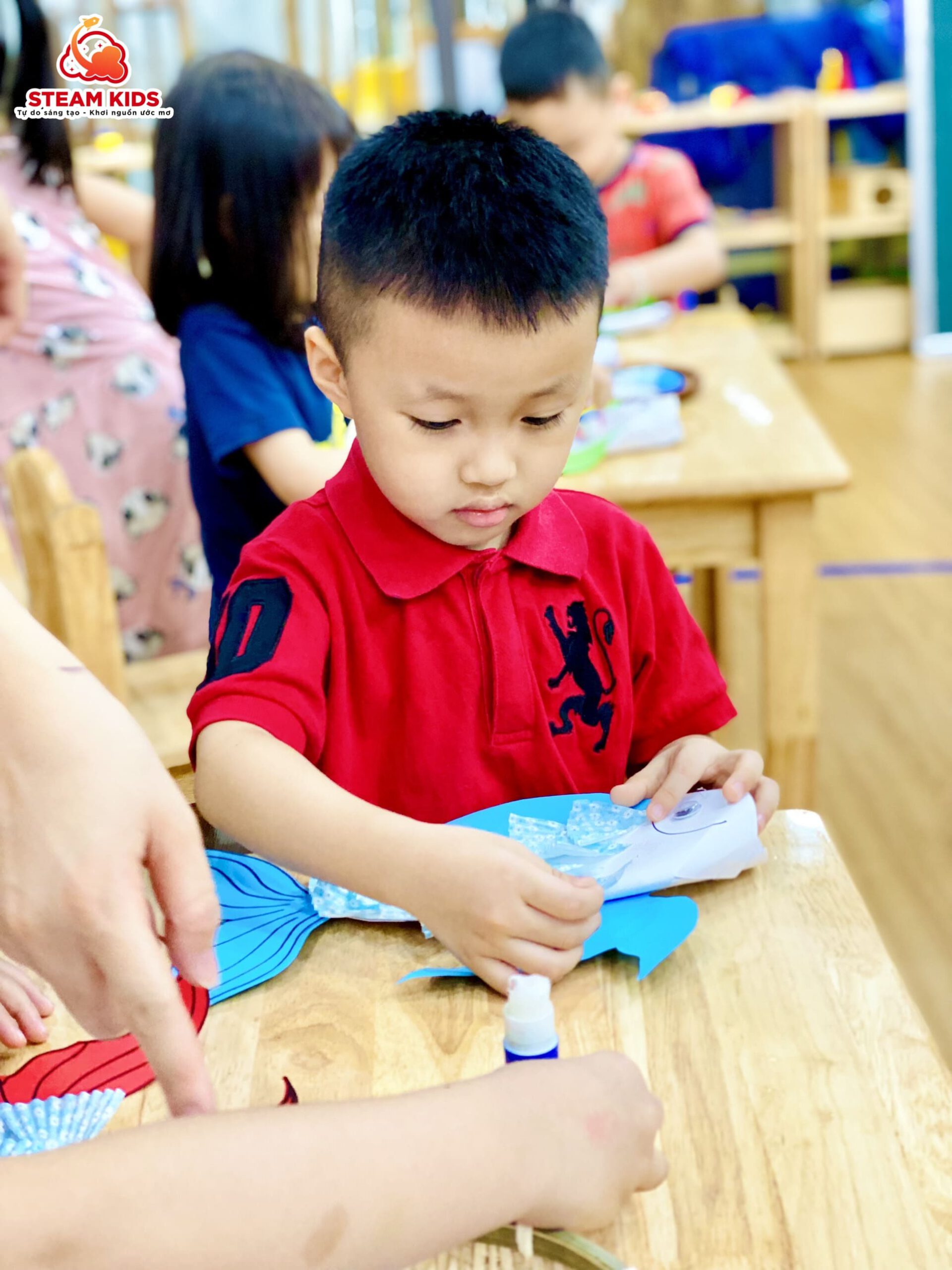 TẠO HÌNH: ĐÈN LỒNG CÁ CHÉP TẠO HÌNH: ĐÈN LỒNG CÁ CHÉP - Trường Mầm Non STEAM KIDS