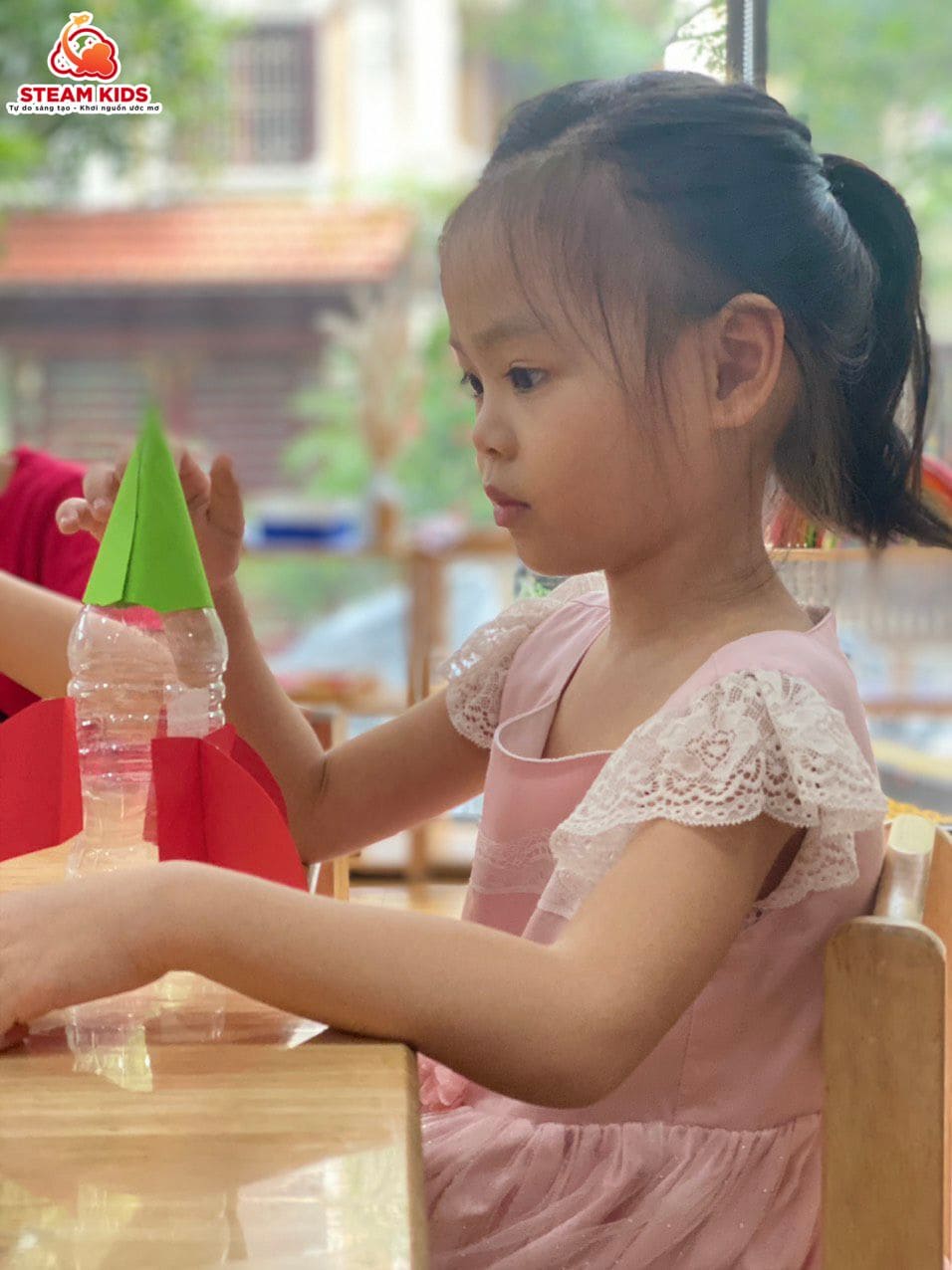 KHÁM PHÁ KHOA HỌC: SÁNG TẠO TÊN LỬA TỪ VỎ CHAI NHỰA KHÁM PHÁ KHOA HỌC: SÁNG TẠO TÊN LỬA TỪ VỎ CHAI NHỰA - Trường Mầm Non STEAM KIDS