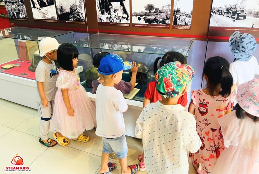 HOẠT ĐỘNG TRẢI NGHIỆM: THAM QUAN BẢO TÀNG PHÒNG KHÔNG - KHÔNG QUÂN HOẠT ĐỘNG TRẢI NGHIỆM: THAM QUAN BẢO TÀNG PHÒNG KHÔNG - KHÔNG QUÂN - Trường Mầm Non STEAM KIDS