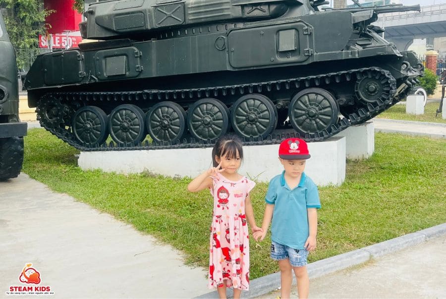 HOẠT ĐỘNG TRẢI NGHIỆM: THAM QUAN BẢO TÀNG PHÒNG KHÔNG - KHÔNG QUÂN HOẠT ĐỘNG TRẢI NGHIỆM: THAM QUAN BẢO TÀNG PHÒNG KHÔNG - KHÔNG QUÂN - Trường Mầm Non STEAM KIDS
